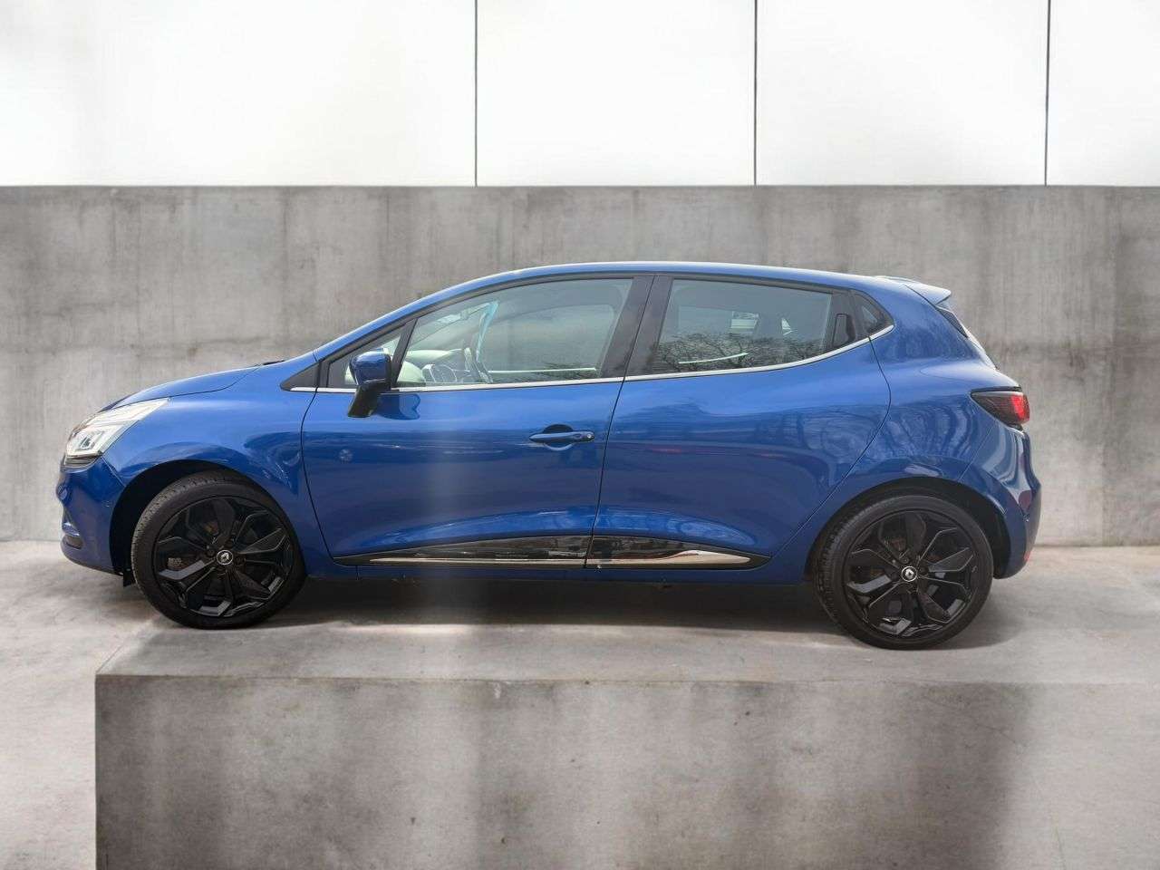A 2016 RENAULT CLIO 1.2L 5d 117 BHP A 2016 RENAULT CLIO 1.2L 5d 117 BHP