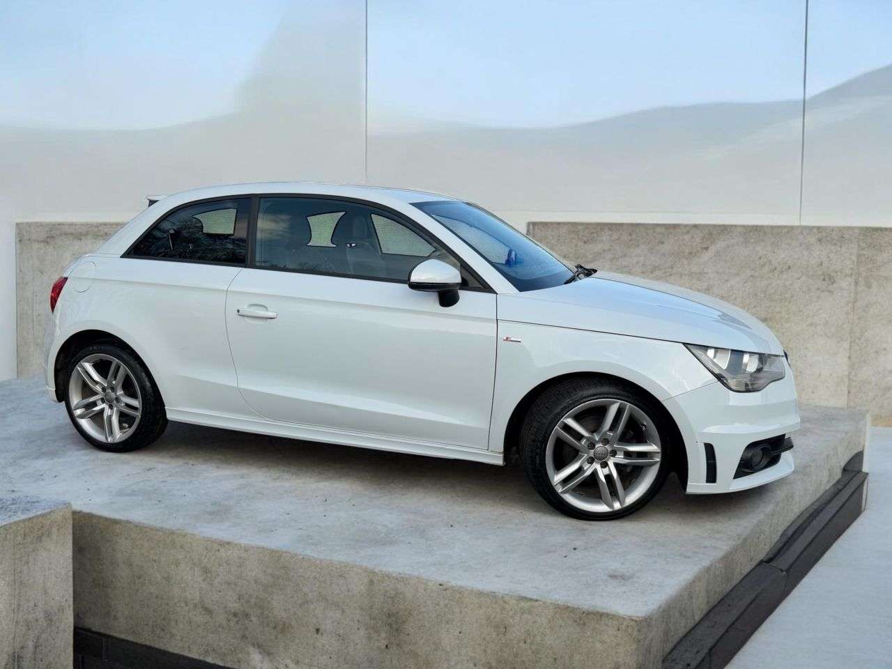 A 2013 AUDI A1 1.4 TFSI S line Hatchback 3dr Petrol Manual Euro 5 (s/s) (122 ps) *** GREAT A 2013 AUDI A1 1.4 TFSI S line Hatchback 3dr Petrol Manual Euro 5 (s/s) (122 ps) *** GREAT