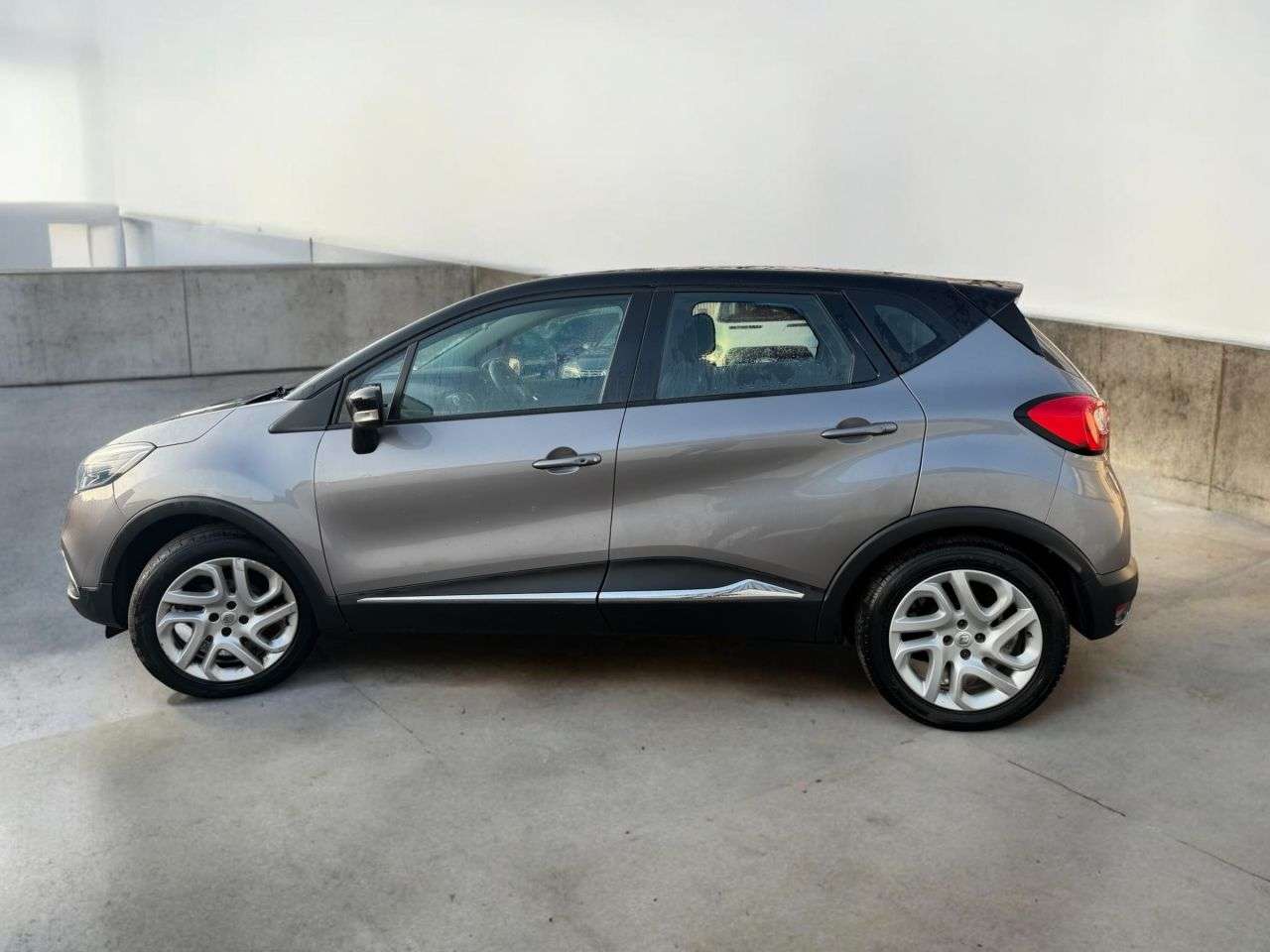 A 2015 RENAULT CAPTUR 0.9 TCe ENERGY Dynamique MediaNav SUV 5dr Petrol Manual Euro 5 (s/s) (90 ps A 2015 RENAULT CAPTUR 0.9 TCe ENERGY Dynamique MediaNav SUV 5dr Petrol Manual Euro 5 (s/s) (90 ps