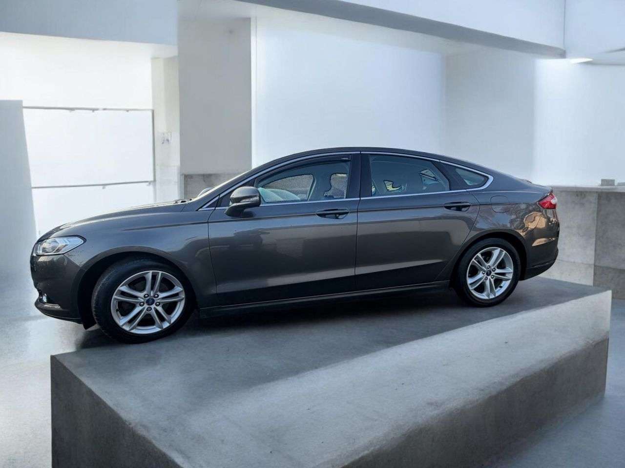 A 2015 FORD MONDEO 2.0 TDCi Titanium Hatchback 5dr Diesel Manual Euro 6 (s/s) (180 ps) *** GRE A 2015 FORD MONDEO 2.0 TDCi Titanium Hatchback 5dr Diesel Manual Euro 6 (s/s) (180 ps) *** GRE