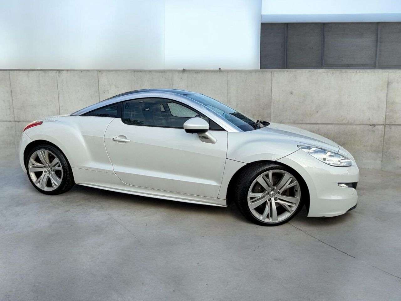 A 2014 PEUGEOT RCZ 2.0 HDi GT Coupe 2dr Diesel Manual Euro 5 (163 ps) *** FULL BLACK LEATHER I A 2014 PEUGEOT RCZ 2.0 HDi GT Coupe 2dr Diesel Manual Euro 5 (163 ps) *** FULL BLACK LEATHER I