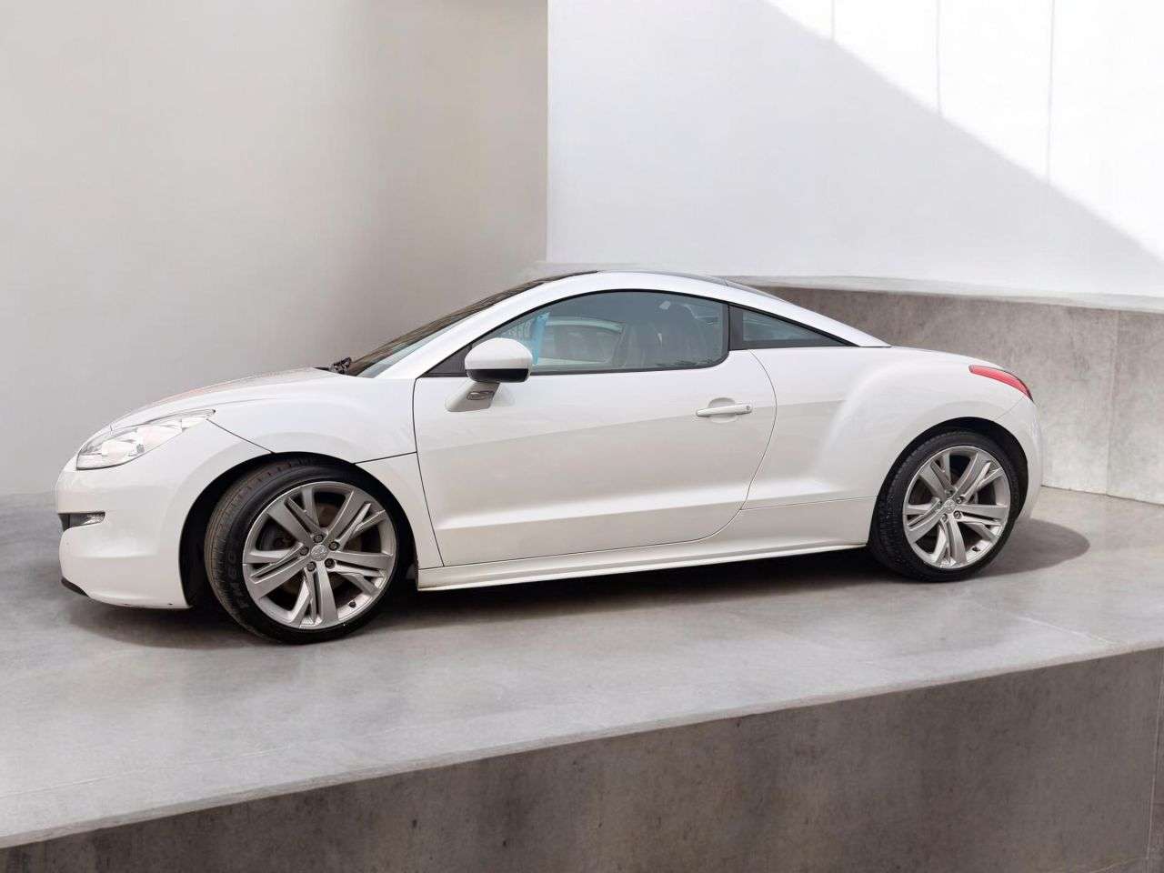 A 2014 PEUGEOT RCZ 2.0 HDi GT Coupe 2dr Diesel Manual Euro 5 (163 ps) *** FULL BLACK LEATHER I A 2014 PEUGEOT RCZ 2.0 HDi GT Coupe 2dr Diesel Manual Euro 5 (163 ps) *** FULL BLACK LEATHER I