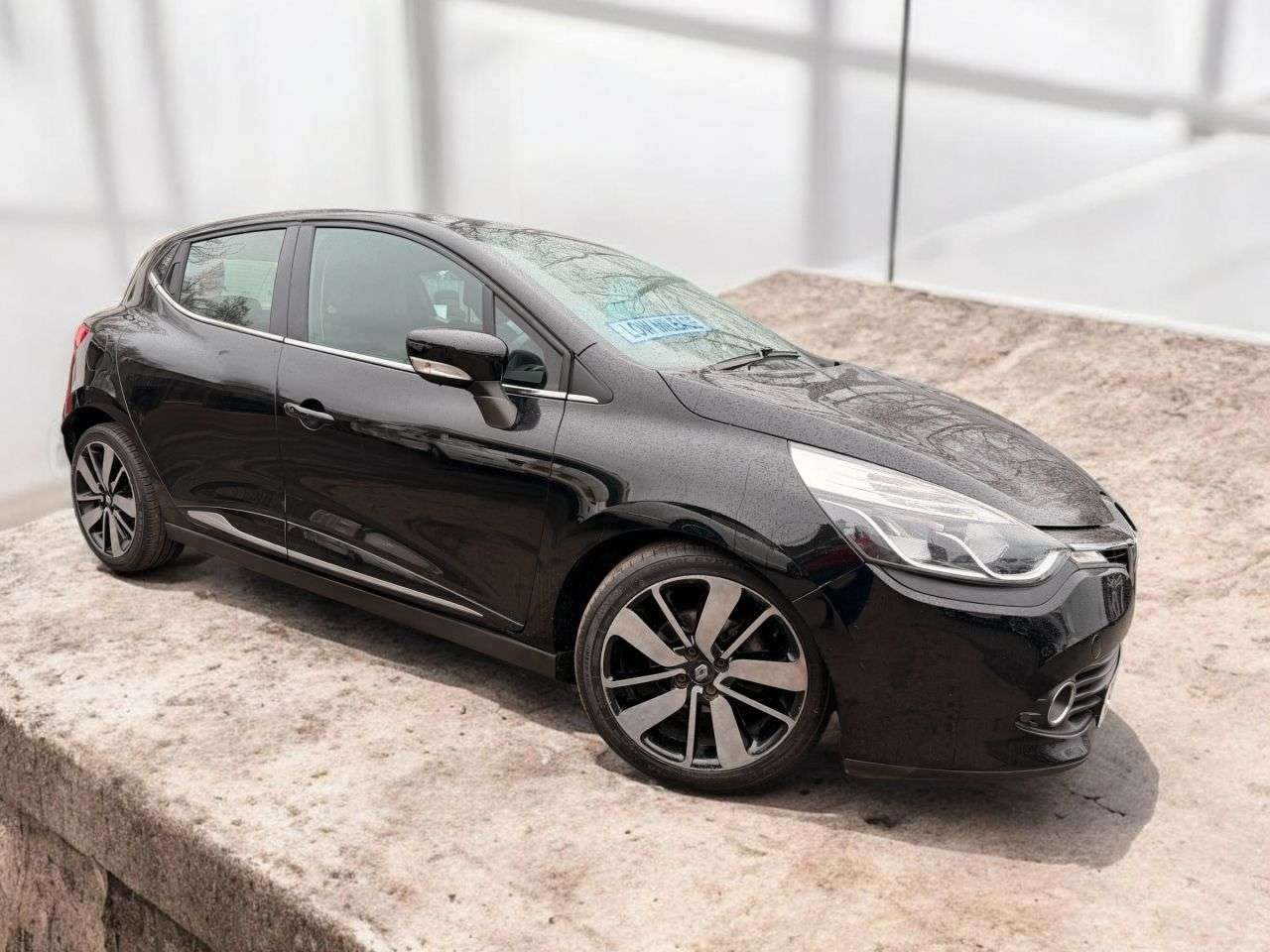 A 2014 RENAULT CLIO 0.9 TCe Dynamique S MediaNav Hatchback 5dr Petrol Manual Euro 5 (s/s) (90 p A 2014 RENAULT CLIO 0.9 TCe Dynamique S MediaNav Hatchback 5dr Petrol Manual Euro 5 (s/s) (90 p