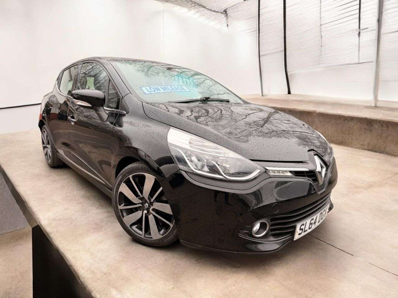 A 2014 RENAULT CLIO 0.9 TCe Dynamique S MediaNav Hatchback 5dr Petrol Manual Euro 5 (s/s) (90 p A 2014 RENAULT CLIO 0.9 TCe Dynamique S MediaNav Hatchback 5dr Petrol Manual Euro 5 (s/s) (90 p