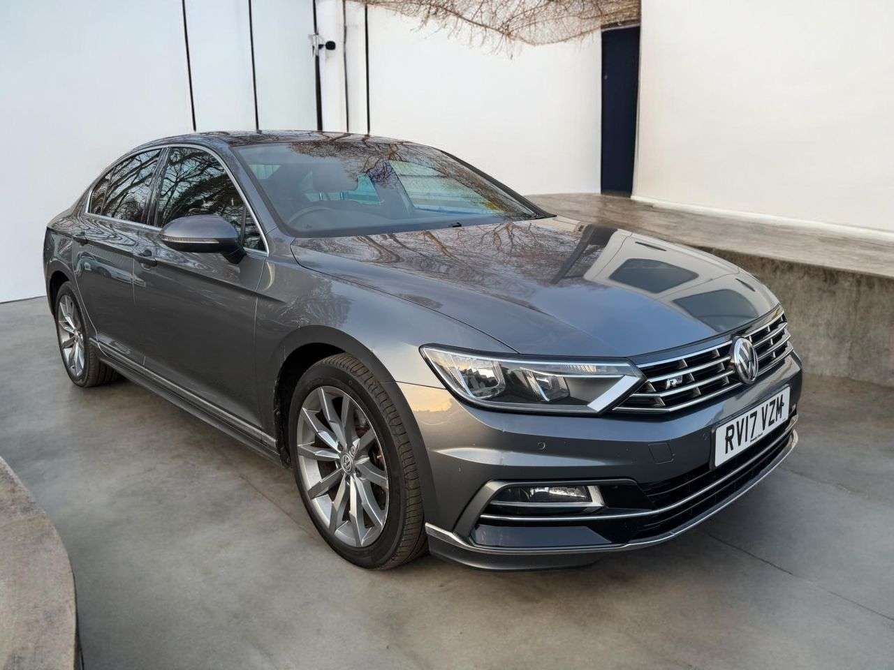 A 2017 VOLKSWAGEN PASSAT 2.0 TDI BlueMotion Tech R-Line Saloon 4dr Diesel Manual Euro 6 (s/s) (150 p A 2017 VOLKSWAGEN PASSAT 2.0 TDI BlueMotion Tech R-Line Saloon 4dr Diesel Manual Euro 6 (s/s) (150 p