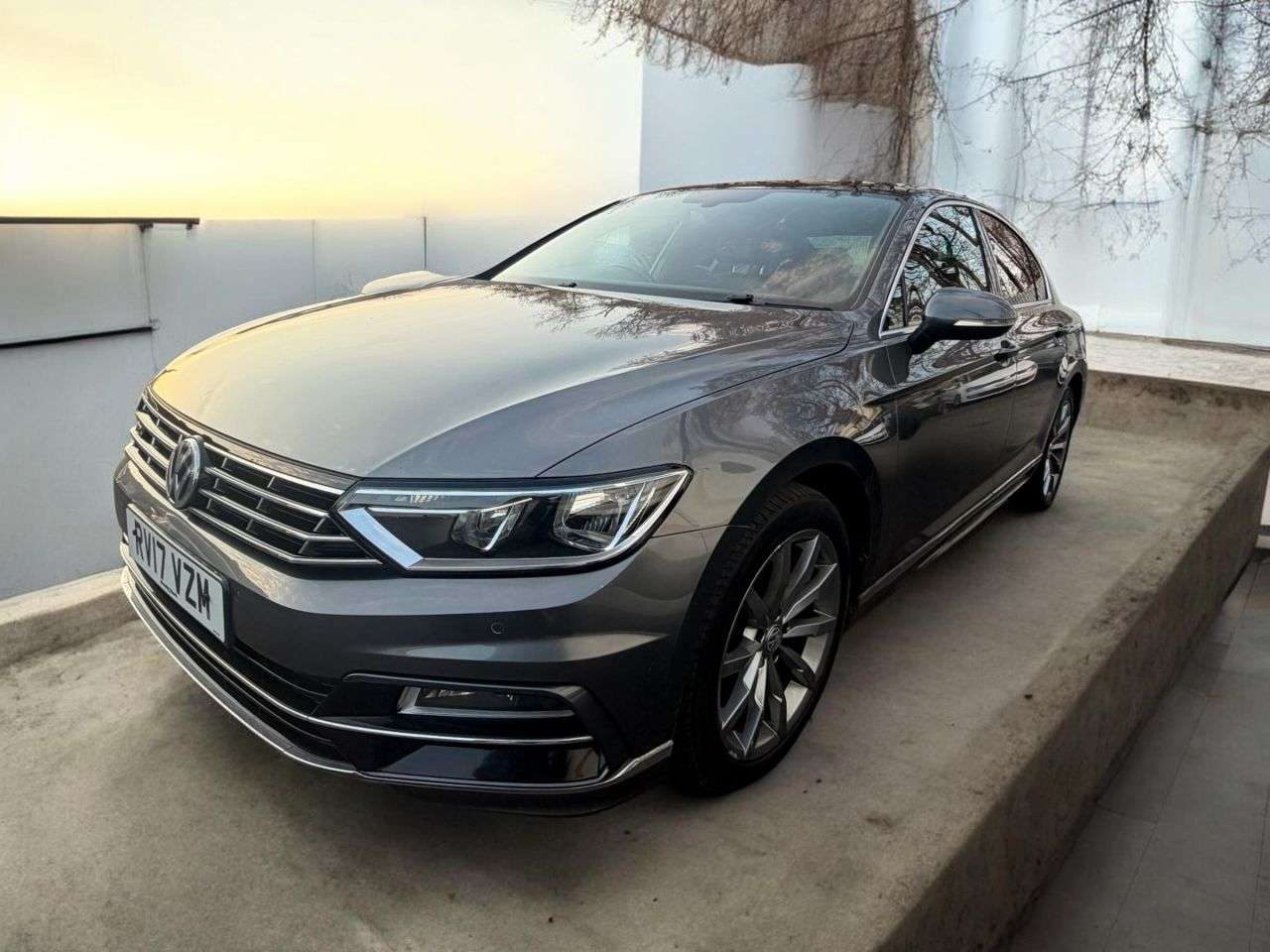 A 2017 VOLKSWAGEN PASSAT 2.0 TDI BlueMotion Tech R-Line Saloon 4dr Diesel Manual Euro 6 (s/s) (150 p A 2017 VOLKSWAGEN PASSAT 2.0 TDI BlueMotion Tech R-Line Saloon 4dr Diesel Manual Euro 6 (s/s) (150 p