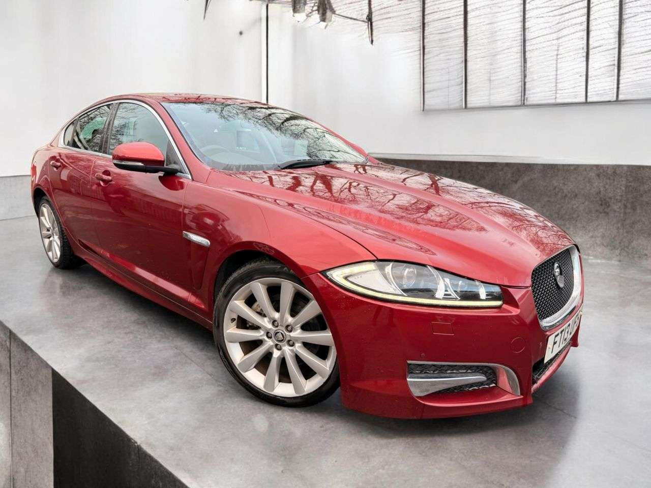 A 2013 JAGUAR XF 2.2d Sport Saloon 4dr Diesel Auto Euro 5 (s/s) (200 ps) A 2013 JAGUAR XF 2.2d Sport Saloon 4dr Diesel Auto Euro 5 (s/s) (200 ps)