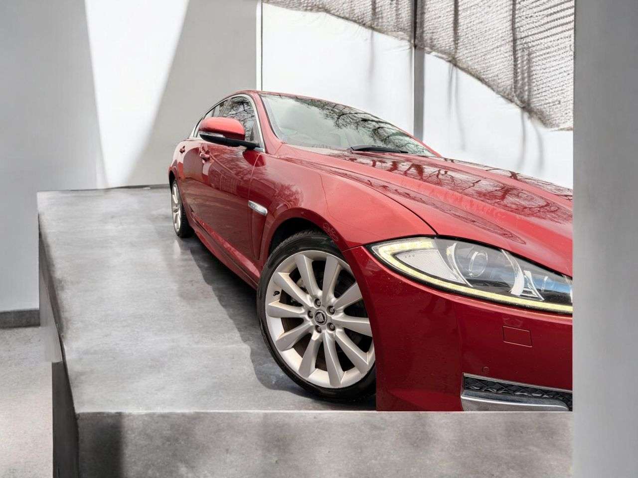 A 2013 JAGUAR XF 2.2d Sport Saloon 4dr Diesel Auto Euro 5 (s/s) (200 ps) A 2013 JAGUAR XF 2.2d Sport Saloon 4dr Diesel Auto Euro 5 (s/s) (200 ps)