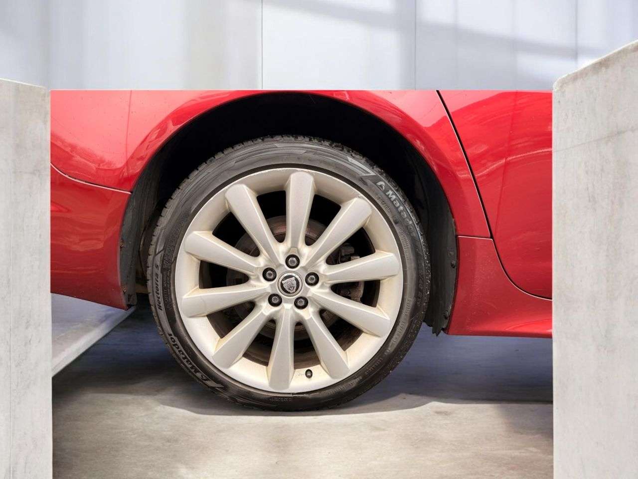 A 2013 JAGUAR XF 2.2d Sport Saloon 4dr Diesel Auto Euro 5 (s/s) (200 ps) A 2013 JAGUAR XF 2.2d Sport Saloon 4dr Diesel Auto Euro 5 (s/s) (200 ps)