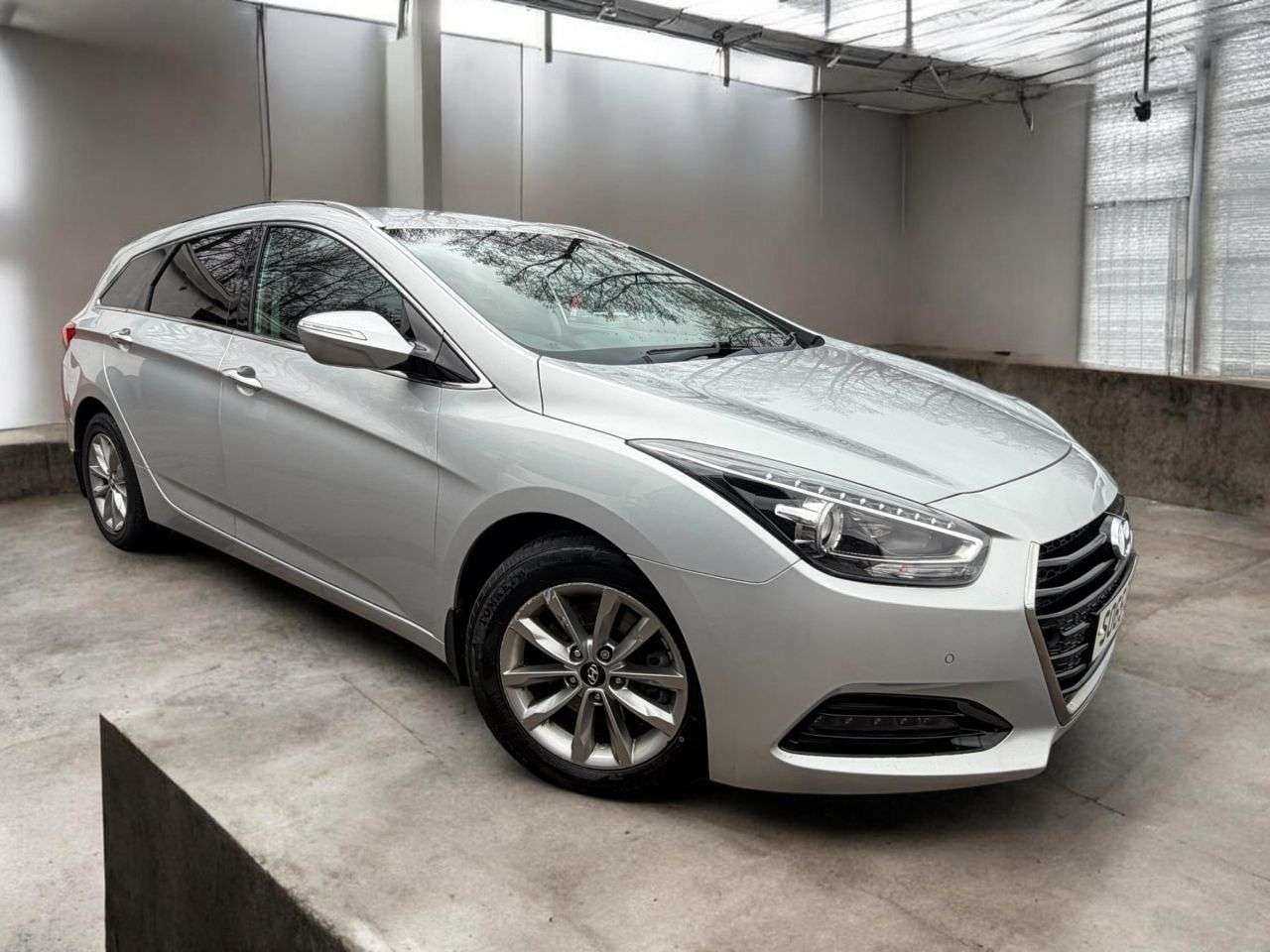 A 2016 HYUNDAI I40 1.7 CRDi Blue Drive SE Nav Tourer 5dr Diesel Manual Euro 6 (s/s) (115 ps) * A 2016 HYUNDAI I40 1.7 CRDi Blue Drive SE Nav Tourer 5dr Diesel Manual Euro 6 (s/s) (115 ps) *