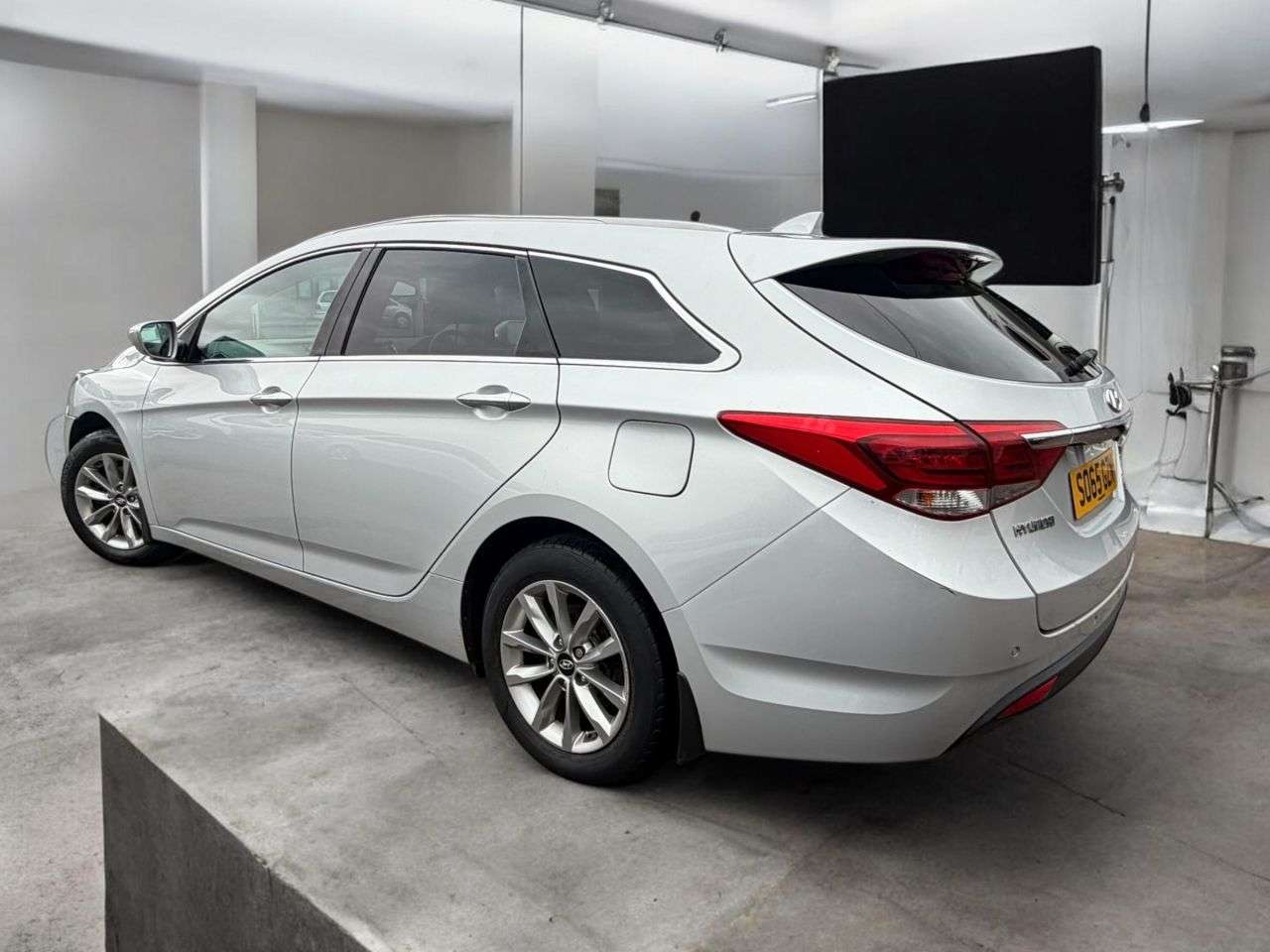 A 2016 HYUNDAI I40 1.7 CRDi Blue Drive SE Nav Tourer 5dr Diesel Manual Euro 6 (s/s) (115 ps) * A 2016 HYUNDAI I40 1.7 CRDi Blue Drive SE Nav Tourer 5dr Diesel Manual Euro 6 (s/s) (115 ps) *