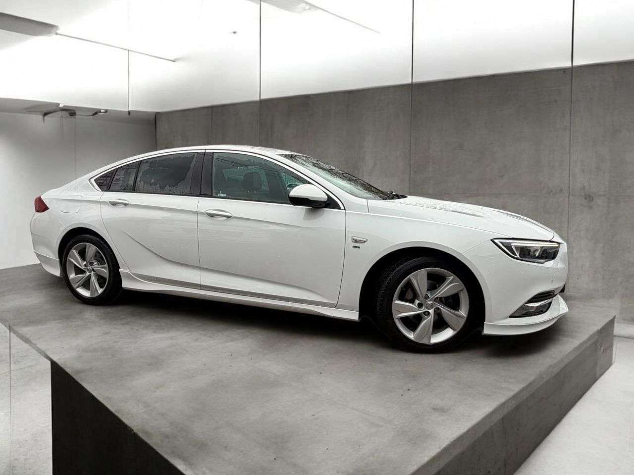 A 2018 VAUXHALL INSIGNIA 1.5i Turbo GPF SRi VX Line Nav Grand Sport 5dr Petrol Manual Euro 6 (s/s) ( A 2018 VAUXHALL INSIGNIA 1.5i Turbo GPF SRi VX Line Nav Grand Sport 5dr Petrol Manual Euro 6 (s/s) (