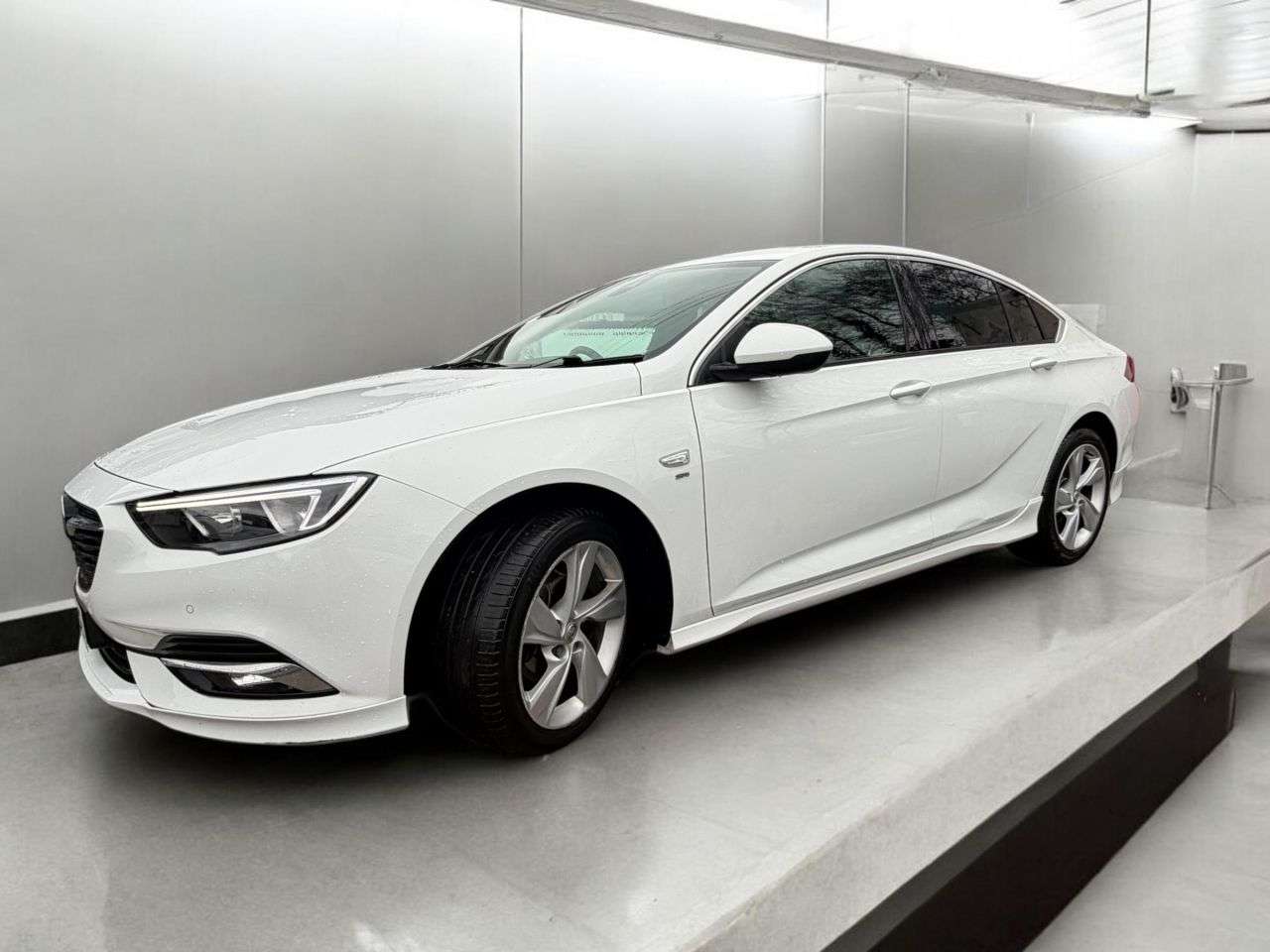 A 2018 VAUXHALL INSIGNIA 1.5i Turbo GPF SRi VX Line Nav Grand Sport 5dr Petrol Manual Euro 6 (s/s) ( A 2018 VAUXHALL INSIGNIA 1.5i Turbo GPF SRi VX Line Nav Grand Sport 5dr Petrol Manual Euro 6 (s/s) (