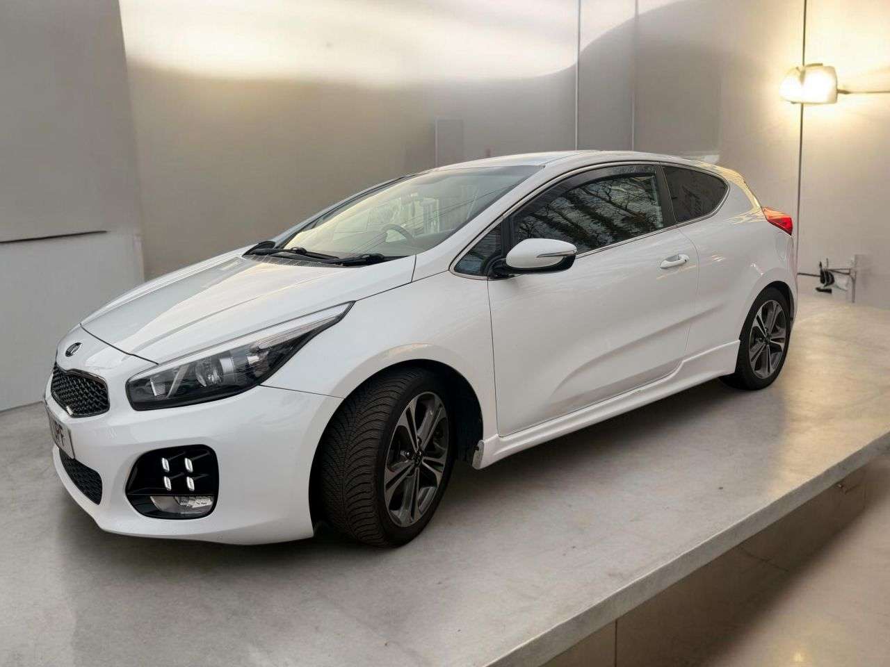 A 2017 KIA PROCEED 1.0 T-GDi GT-Line Hatchback 3dr Petrol Manual Euro 6 (s/s) (118 bhp) *** ON A 2017 KIA PROCEED 1.0 T-GDi GT-Line Hatchback 3dr Petrol Manual Euro 6 (s/s) (118 bhp) *** ON