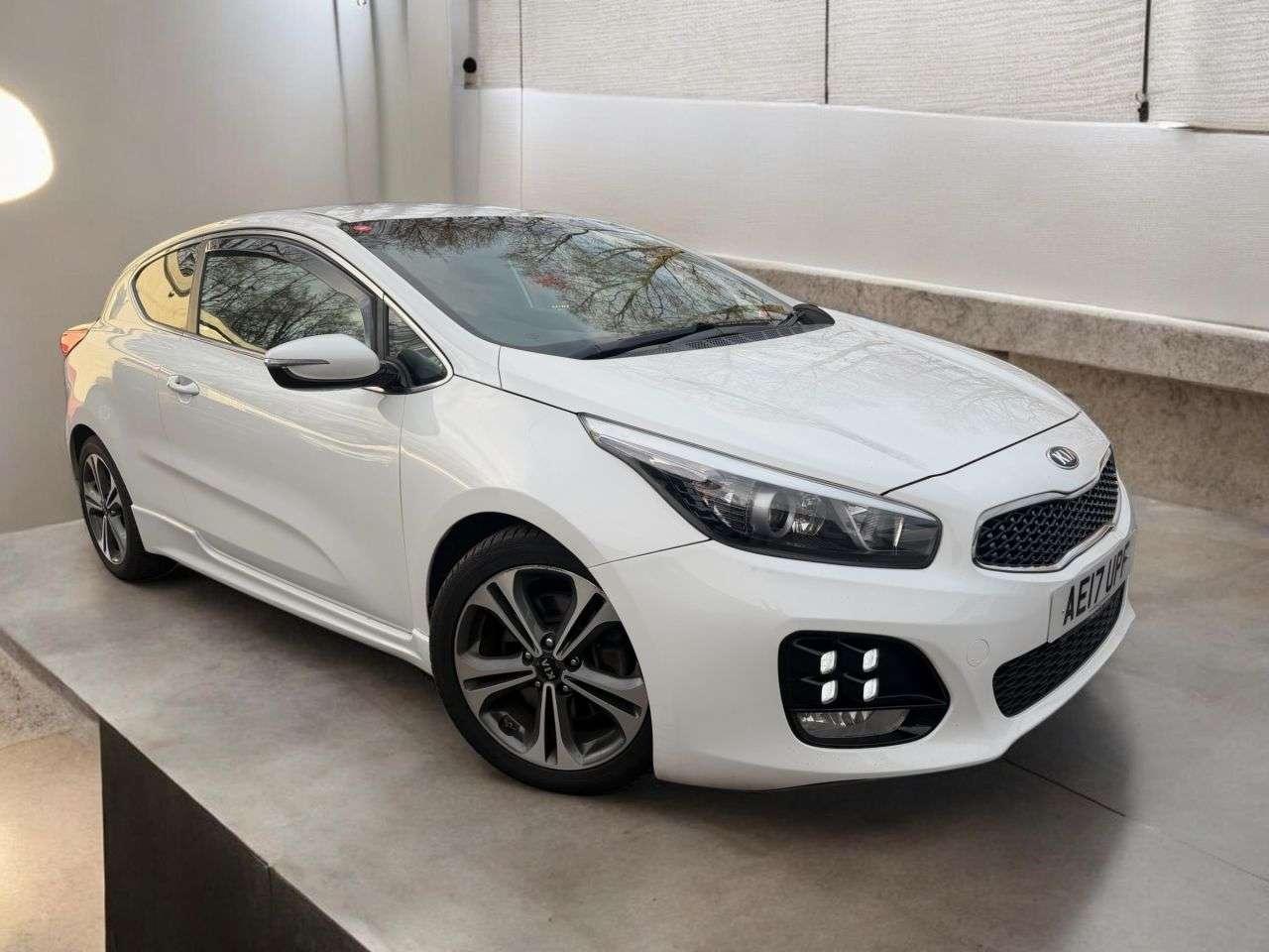 A 2017 KIA PROCEED 1.0 T-GDi GT-Line Hatchback 3dr Petrol Manual Euro 6 (s/s) (118 bhp) *** ON A 2017 KIA PROCEED 1.0 T-GDi GT-Line Hatchback 3dr Petrol Manual Euro 6 (s/s) (118 bhp) *** ON