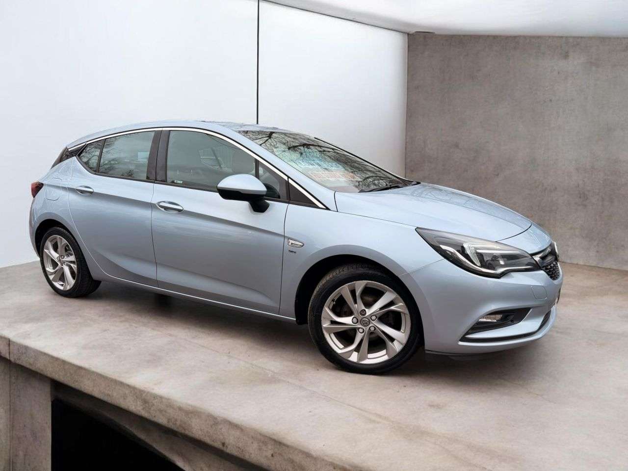 A 2016 VAUXHALL ASTRA 1.4i Turbo SRi Hatchback 5dr Petrol Manual Euro 6 (150 ps) *** ONLY 68K MIL A 2016 VAUXHALL ASTRA 1.4i Turbo SRi Hatchback 5dr Petrol Manual Euro 6 (150 ps) *** ONLY 68K MIL