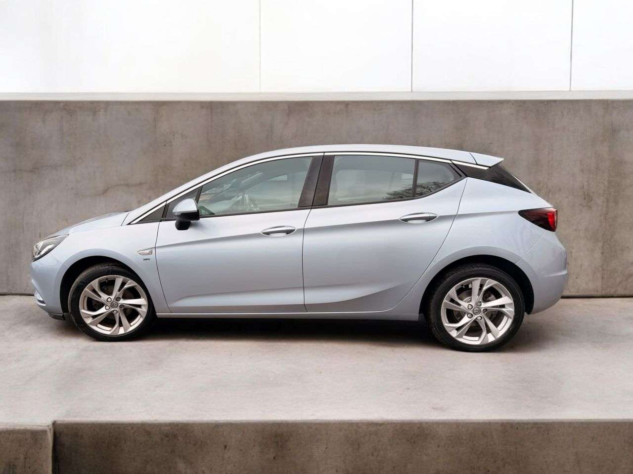 A 2016 VAUXHALL ASTRA 1.4i Turbo SRi Hatchback 5dr Petrol Manual Euro 6 (150 ps) *** ONLY 68K MIL A 2016 VAUXHALL ASTRA 1.4i Turbo SRi Hatchback 5dr Petrol Manual Euro 6 (150 ps) *** ONLY 68K MIL