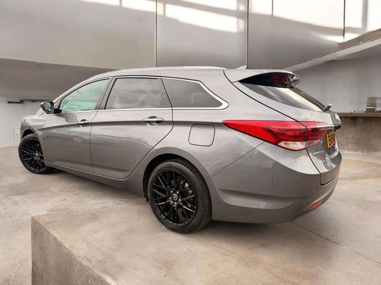 A 2015 HYUNDAI I40 1.7 CRDi Blue Drive Premium Tourer 5dr Diesel Manual Euro 6 (s/s) (141 ps) A 2015 HYUNDAI I40 1.7 CRDi Blue Drive Premium Tourer 5dr Diesel Manual Euro 6 (s/s) (141 ps)