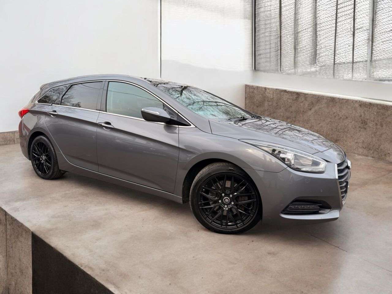 A 2015 HYUNDAI I40 1.7 CRDi Blue Drive Premium Tourer 5dr Diesel Manual Euro 6 (s/s) (141 ps) A 2015 HYUNDAI I40 1.7 CRDi Blue Drive Premium Tourer 5dr Diesel Manual Euro 6 (s/s) (141 ps)