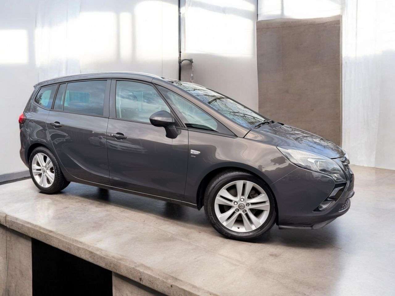 A 2015 VAUXHALL ZAFIRA TOURER 2.0 CDTi SRi MPV 5dr Diesel Manual Euro 6 (s/s) (170 ps) A 2015 VAUXHALL ZAFIRA TOURER 2.0 CDTi SRi MPV 5dr Diesel Manual Euro 6 (s/s) (170 ps)