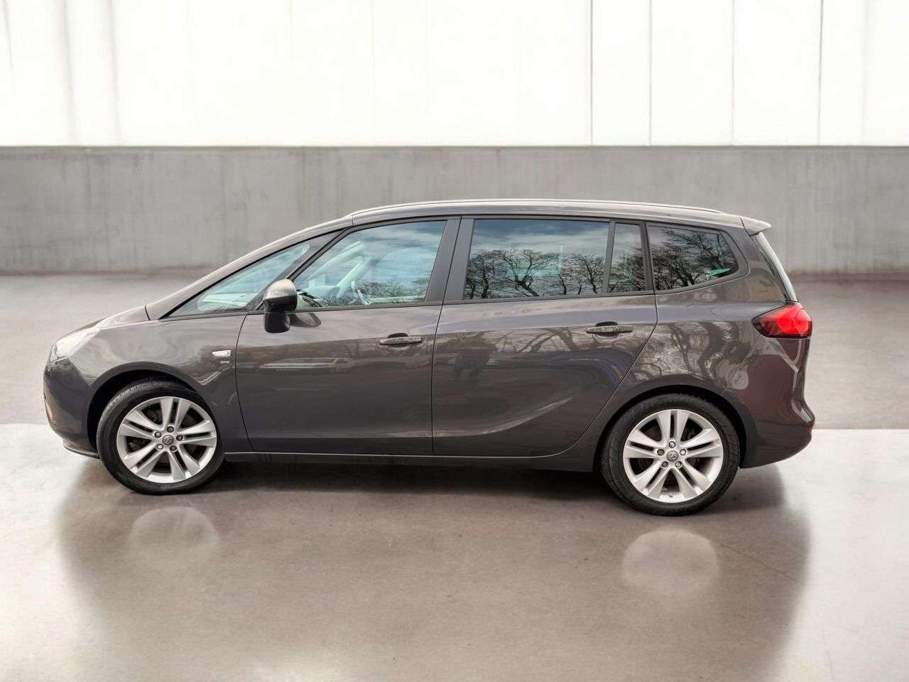 A 2015 VAUXHALL ZAFIRA TOURER 2.0 CDTi SRi MPV 5dr Diesel Manual Euro 6 (s/s) (170 ps) A 2015 VAUXHALL ZAFIRA TOURER 2.0 CDTi SRi MPV 5dr Diesel Manual Euro 6 (s/s) (170 ps)