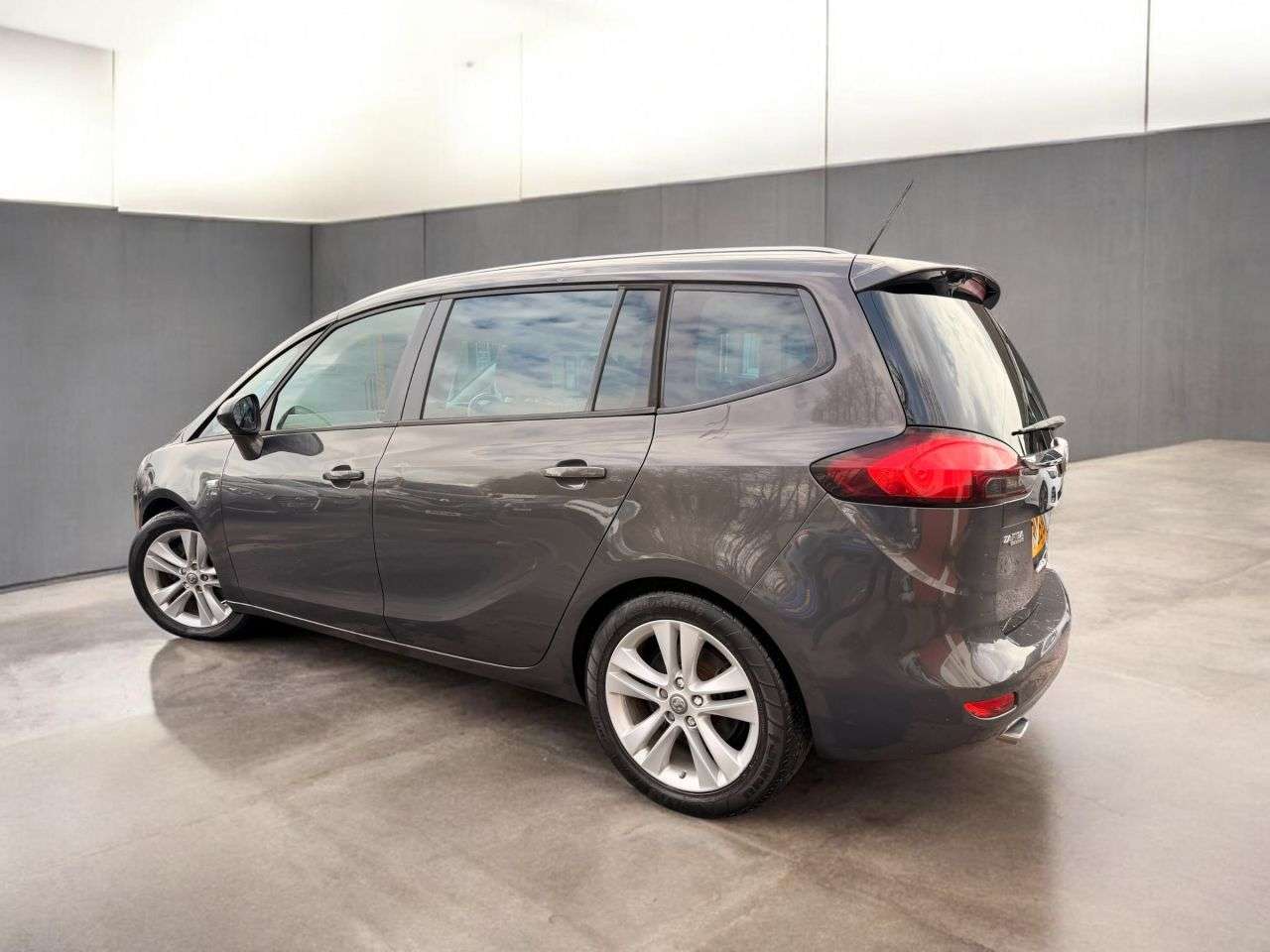 A 2015 VAUXHALL ZAFIRA TOURER 2.0 CDTi SRi MPV 5dr Diesel Manual Euro 6 (s/s) (170 ps) A 2015 VAUXHALL ZAFIRA TOURER 2.0 CDTi SRi MPV 5dr Diesel Manual Euro 6 (s/s) (170 ps)