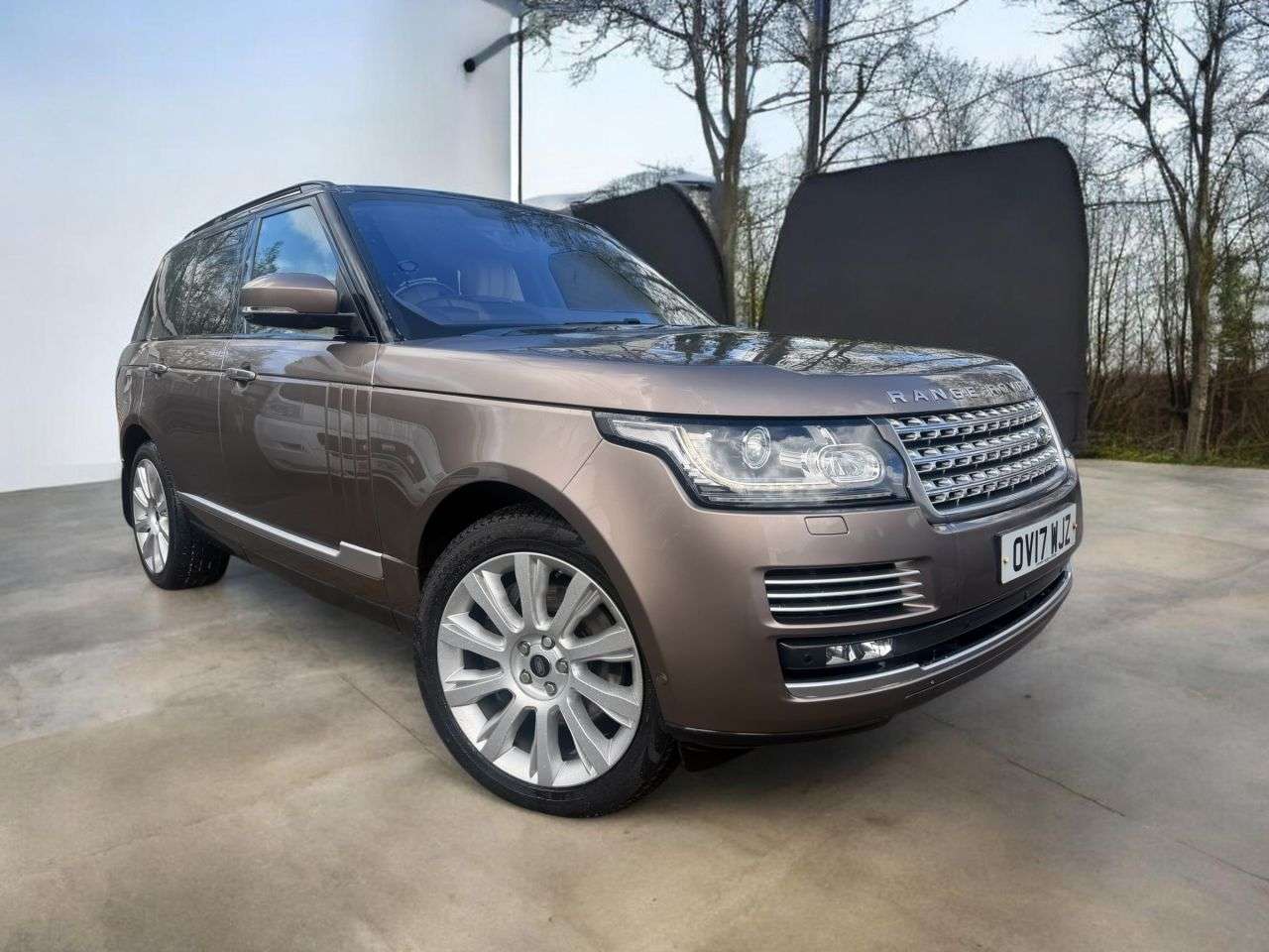 A 2017 LAND ROVER RANGE ROVER 4.4 SD V8 Autobiography SUV 5dr Diesel Auto 4WD Euro 6 (s/s) (339 ps) ***PA A 2017 LAND ROVER RANGE ROVER 4.4 SD V8 Autobiography SUV 5dr Diesel Auto 4WD Euro 6 (s/s) (339 ps) ***PA