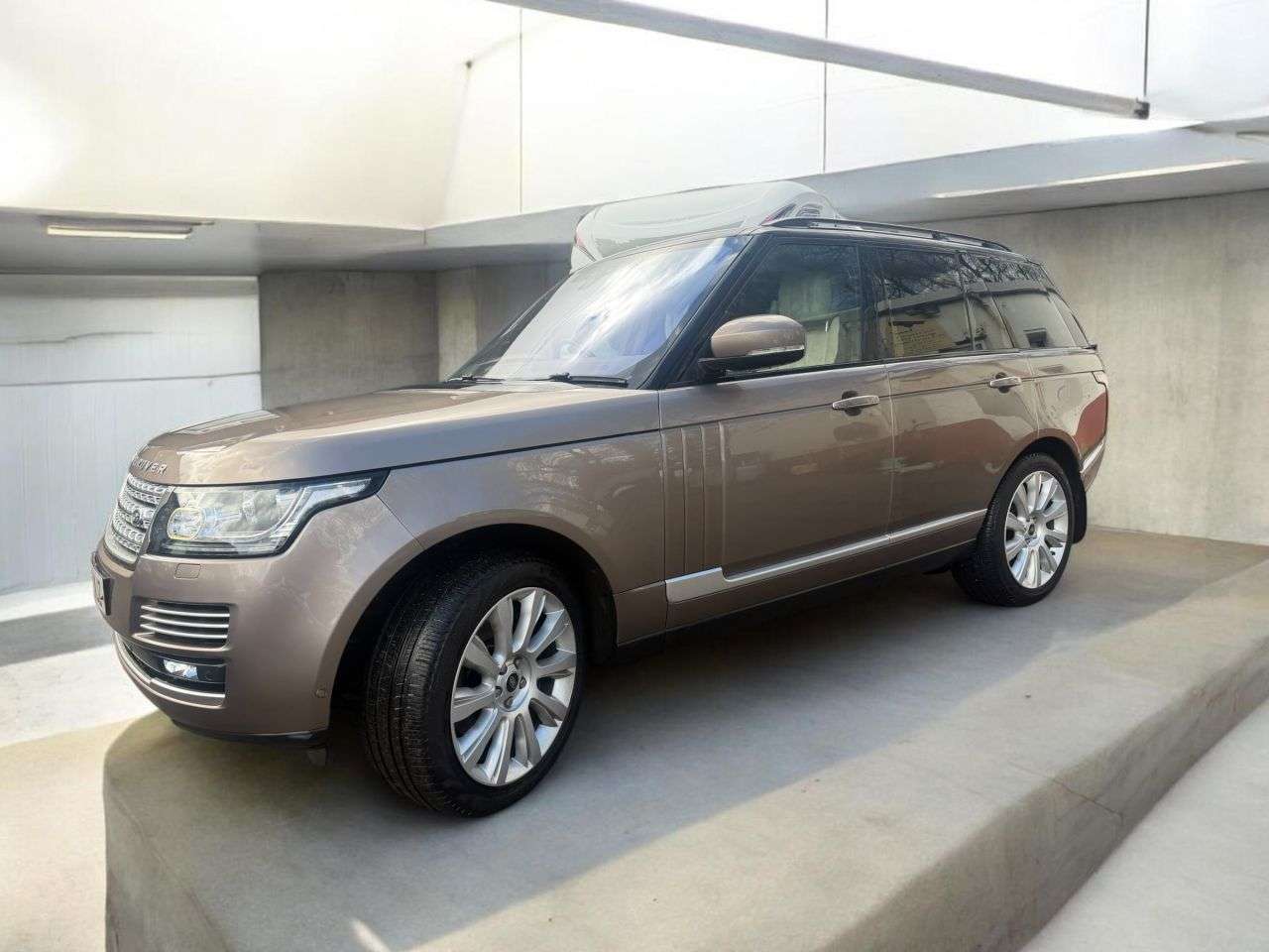 A 2017 LAND ROVER RANGE ROVER 4.4 SD V8 Autobiography SUV 5dr Diesel Auto 4WD Euro 6 (s/s) (339 ps) ***PA A 2017 LAND ROVER RANGE ROVER 4.4 SD V8 Autobiography SUV 5dr Diesel Auto 4WD Euro 6 (s/s) (339 ps) ***PA