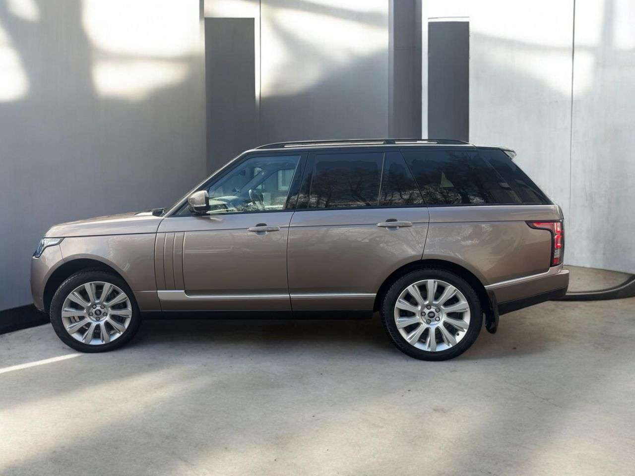 A 2017 LAND ROVER RANGE ROVER 4.4 SD V8 Autobiography SUV 5dr Diesel Auto 4WD Euro 6 (s/s) (339 ps) ***PA A 2017 LAND ROVER RANGE ROVER 4.4 SD V8 Autobiography SUV 5dr Diesel Auto 4WD Euro 6 (s/s) (339 ps) ***PA