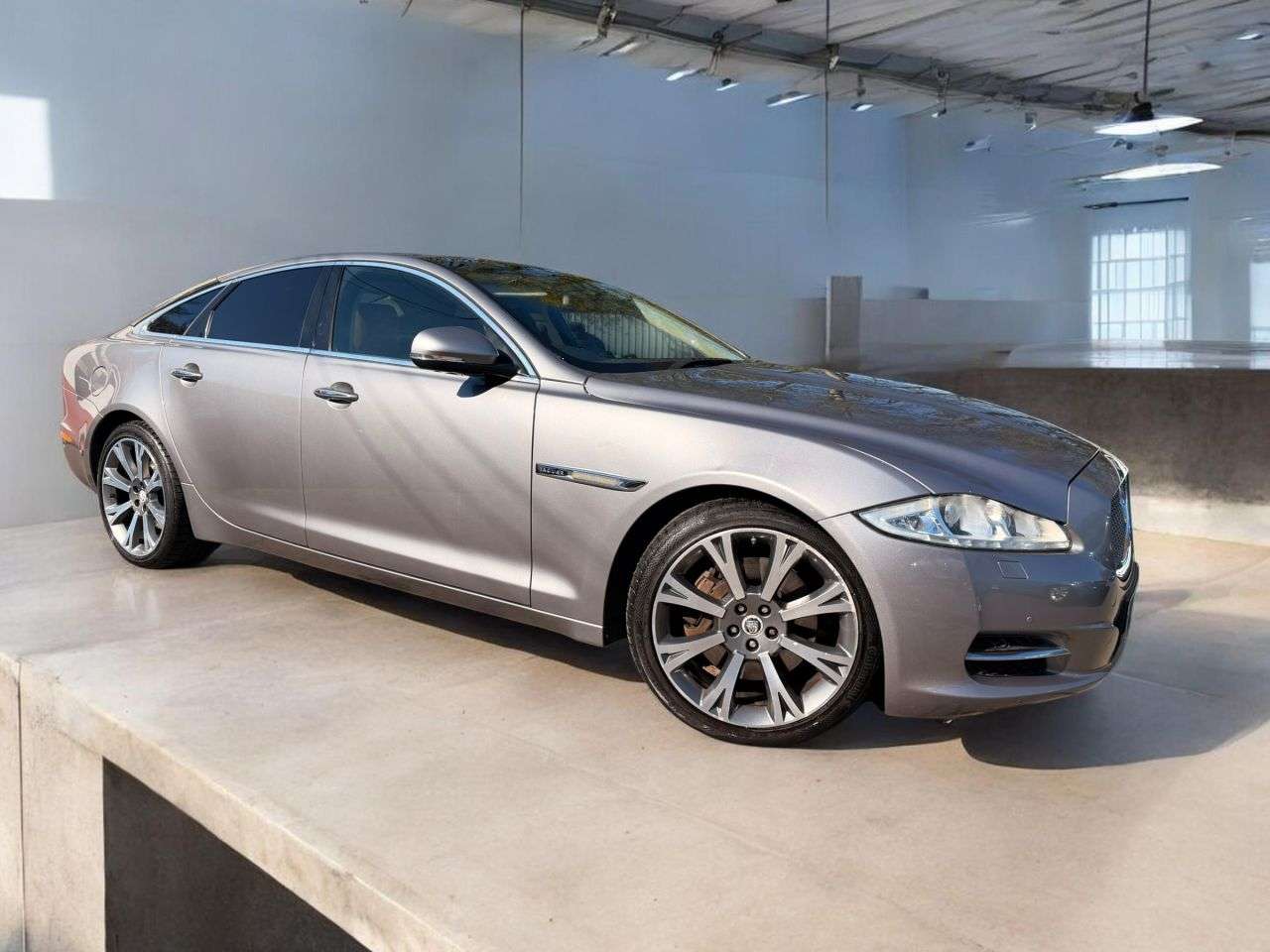 A 2010 JAGUAR XJ 3.0d V6 Portfolio Saloon 4dr Diesel Auto Euro 5 (275 ps) A 2010 JAGUAR XJ 3.0d V6 Portfolio Saloon 4dr Diesel Auto Euro 5 (275 ps)