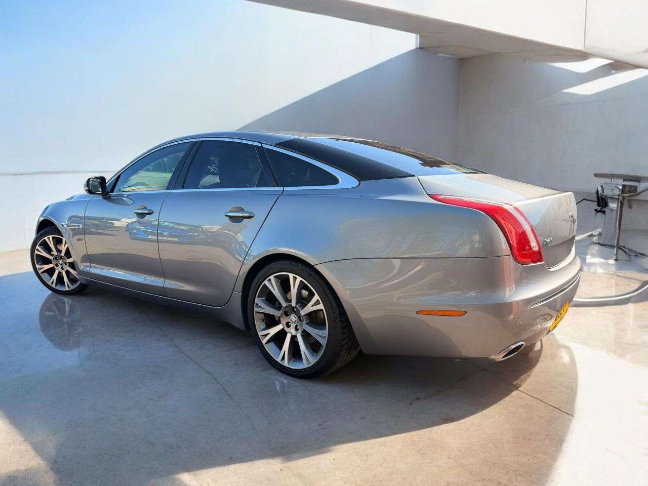 A 2010 JAGUAR XJ 3.0d V6 Portfolio Saloon 4dr Diesel Auto Euro 5 (275 ps) A 2010 JAGUAR XJ 3.0d V6 Portfolio Saloon 4dr Diesel Auto Euro 5 (275 ps)