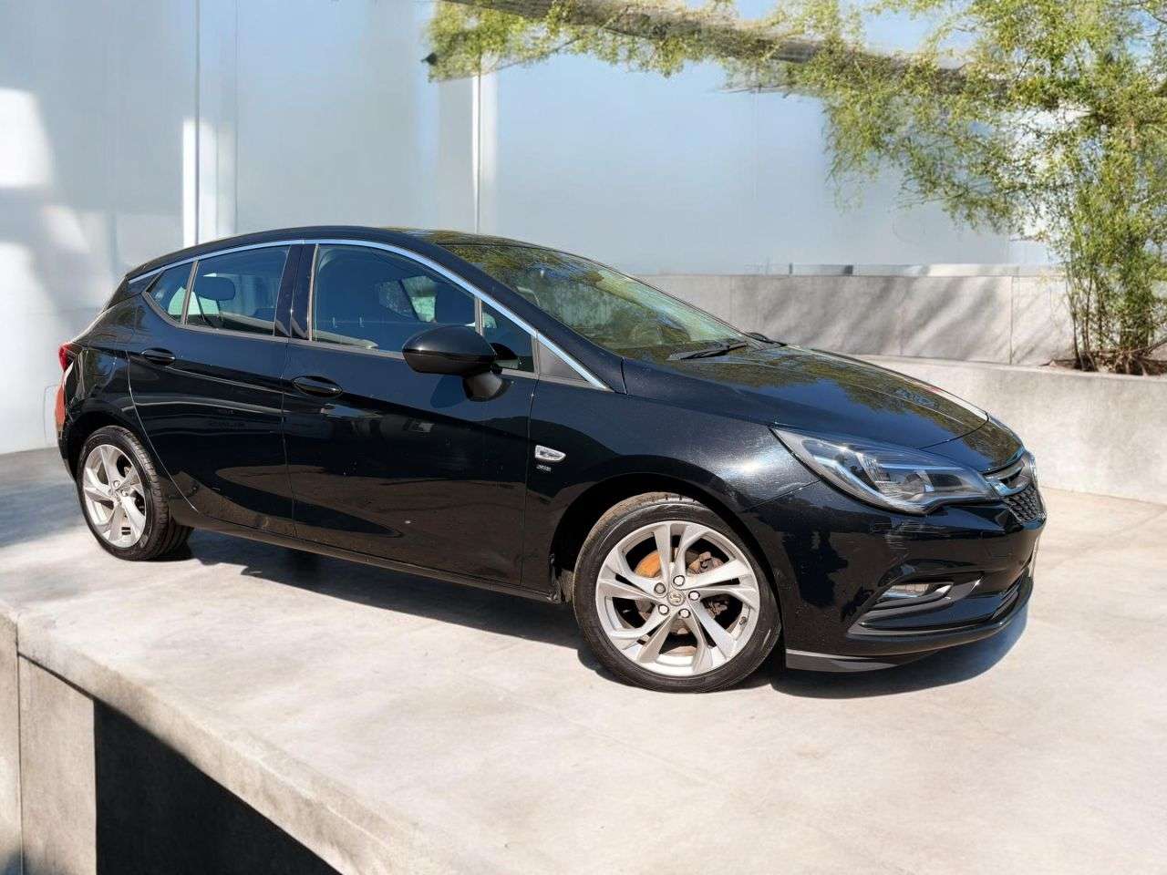 A 2018 VAUXHALL ASTRA 1.4i Turbo SRi Nav Hatchback 5dr Petrol Manual Euro 6 (150 ps) A 2018 VAUXHALL ASTRA 1.4i Turbo SRi Nav Hatchback 5dr Petrol Manual Euro 6 (150 ps)
