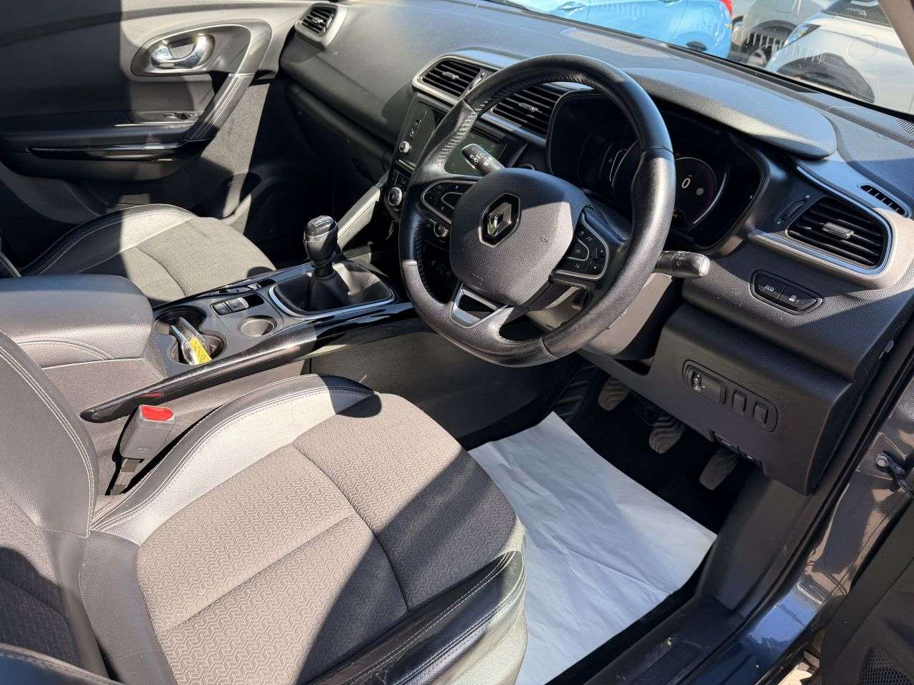 2017 RENAULT KADJAR 2017 RENAULT KADJAR
