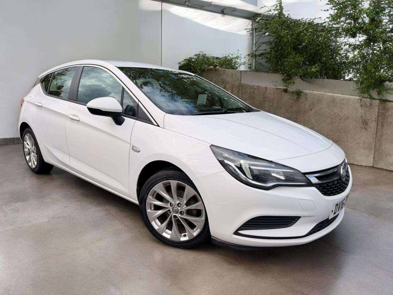 A 2016 VAUXHALL ASTRA 1.4i Turbo Design Hatchback 5dr Petrol Manual Euro 6 (125 ps) A 2016 VAUXHALL ASTRA 1.4i Turbo Design Hatchback 5dr Petrol Manual Euro 6 (125 ps)