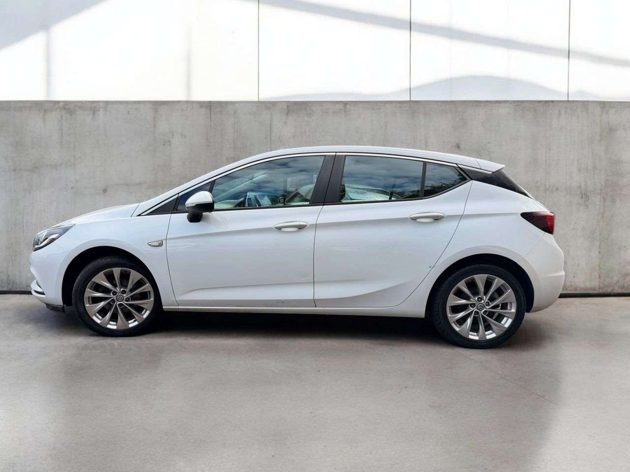A 2016 VAUXHALL ASTRA 1.4i Turbo Design Hatchback 5dr Petrol Manual Euro 6 (125 ps) A 2016 VAUXHALL ASTRA 1.4i Turbo Design Hatchback 5dr Petrol Manual Euro 6 (125 ps)