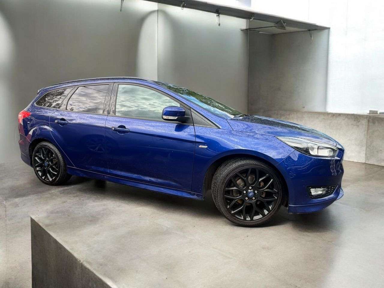 A 2017 FORD FOCUS 1.0T EcoBoost ST-Line Estate 5dr Petrol Manual Euro 6 (s/s) (125 ps) A 2017 FORD FOCUS 1.0T EcoBoost ST-Line Estate 5dr Petrol Manual Euro 6 (s/s) (125 ps)