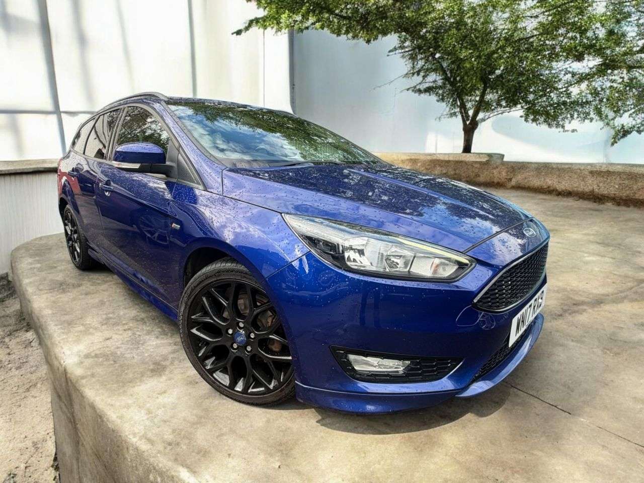 A 2017 FORD FOCUS 1.0T EcoBoost ST-Line Estate 5dr Petrol Manual Euro 6 (s/s) (125 ps) A 2017 FORD FOCUS 1.0T EcoBoost ST-Line Estate 5dr Petrol Manual Euro 6 (s/s) (125 ps)
