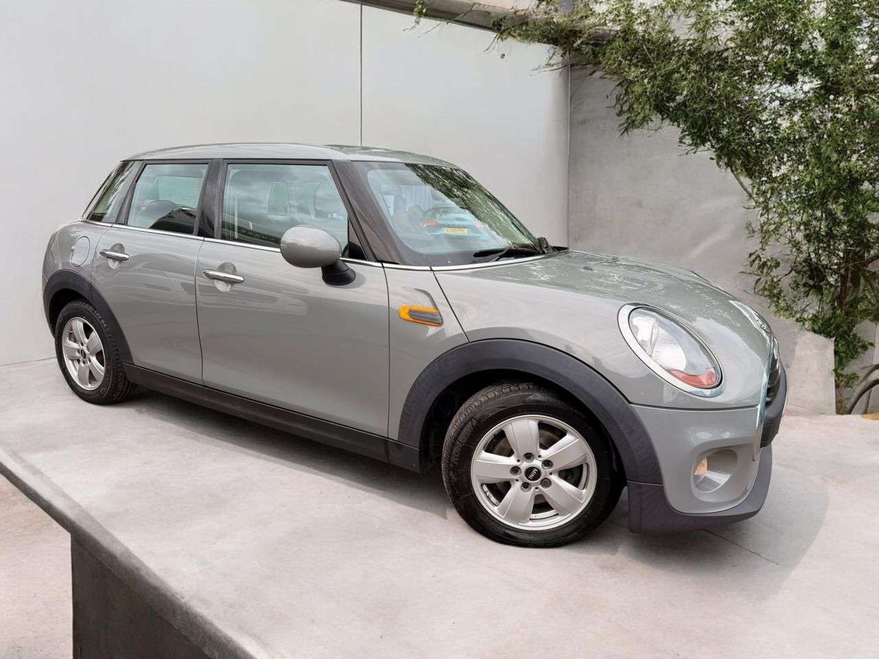 A 2017 MINI HATCH 1.2 One Hatchback 5dr Petrol Manual Euro 6 (s/s) (102 ps) A 2017 MINI HATCH 1.2 One Hatchback 5dr Petrol Manual Euro 6 (s/s) (102 ps)