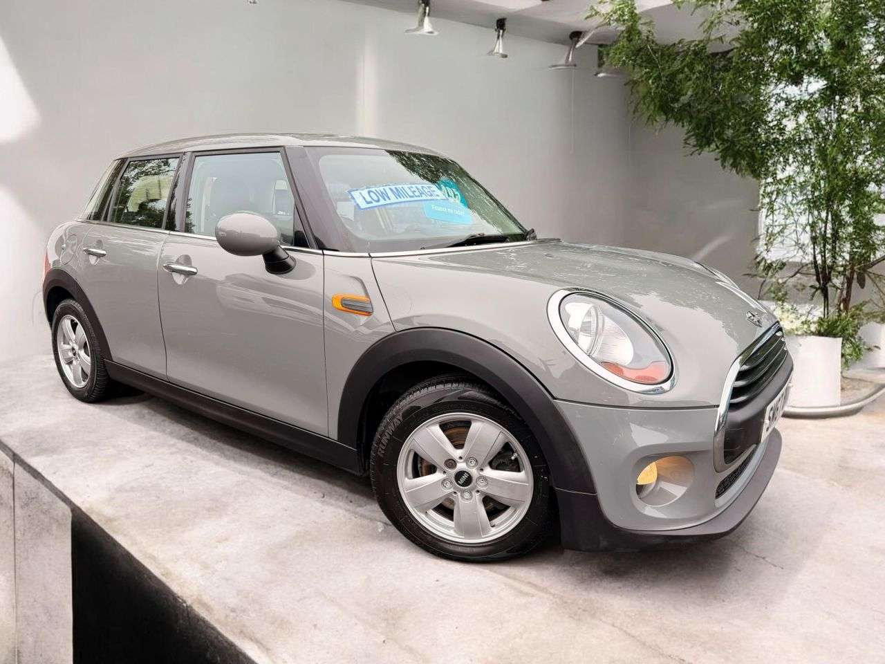 A 2017 MINI HATCH 1.2 One Hatchback 5dr Petrol Manual Euro 6 (s/s) (102 ps) A 2017 MINI HATCH 1.2 One Hatchback 5dr Petrol Manual Euro 6 (s/s) (102 ps)