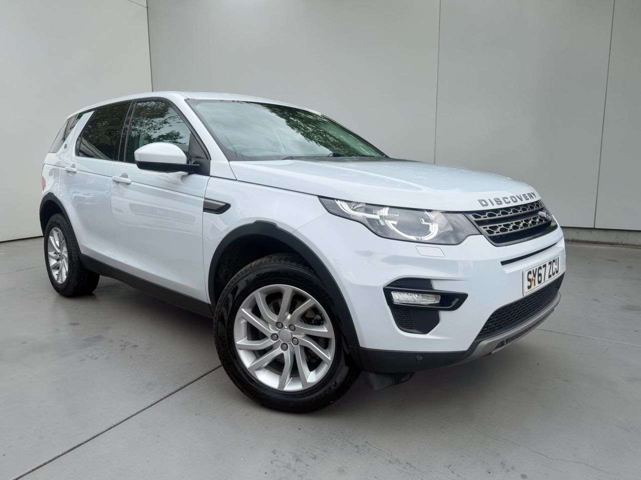 A 2017 LAND ROVER DISCOVERY SPORT 2.0 TD4 SE Tech SUV 5dr Diesel Auto 4WD Euro 6 (s/s) (180 ps) * DIESEL ** S A 2017 LAND ROVER DISCOVERY SPORT 2.0 TD4 SE Tech SUV 5dr Diesel Auto 4WD Euro 6 (s/s) (180 ps) * DIESEL ** S