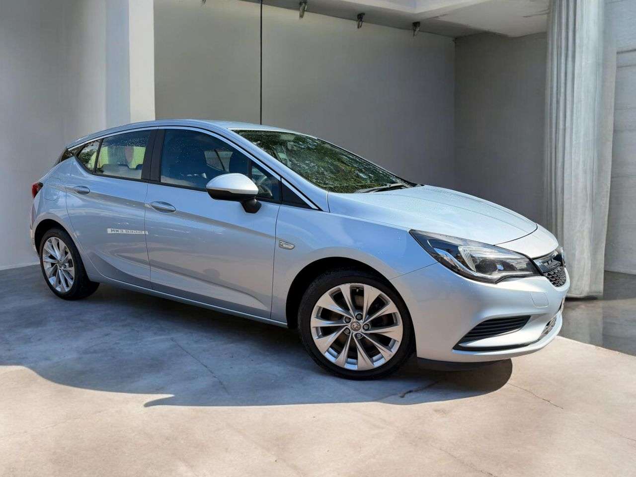 A 2016 VAUXHALL ASTRA 1.6 CDTi ecoFLEX Design Hatchback 5dr Diesel Manual Euro 6 (s/s) (110 ps) A 2016 VAUXHALL ASTRA 1.6 CDTi ecoFLEX Design Hatchback 5dr Diesel Manual Euro 6 (s/s) (110 ps)