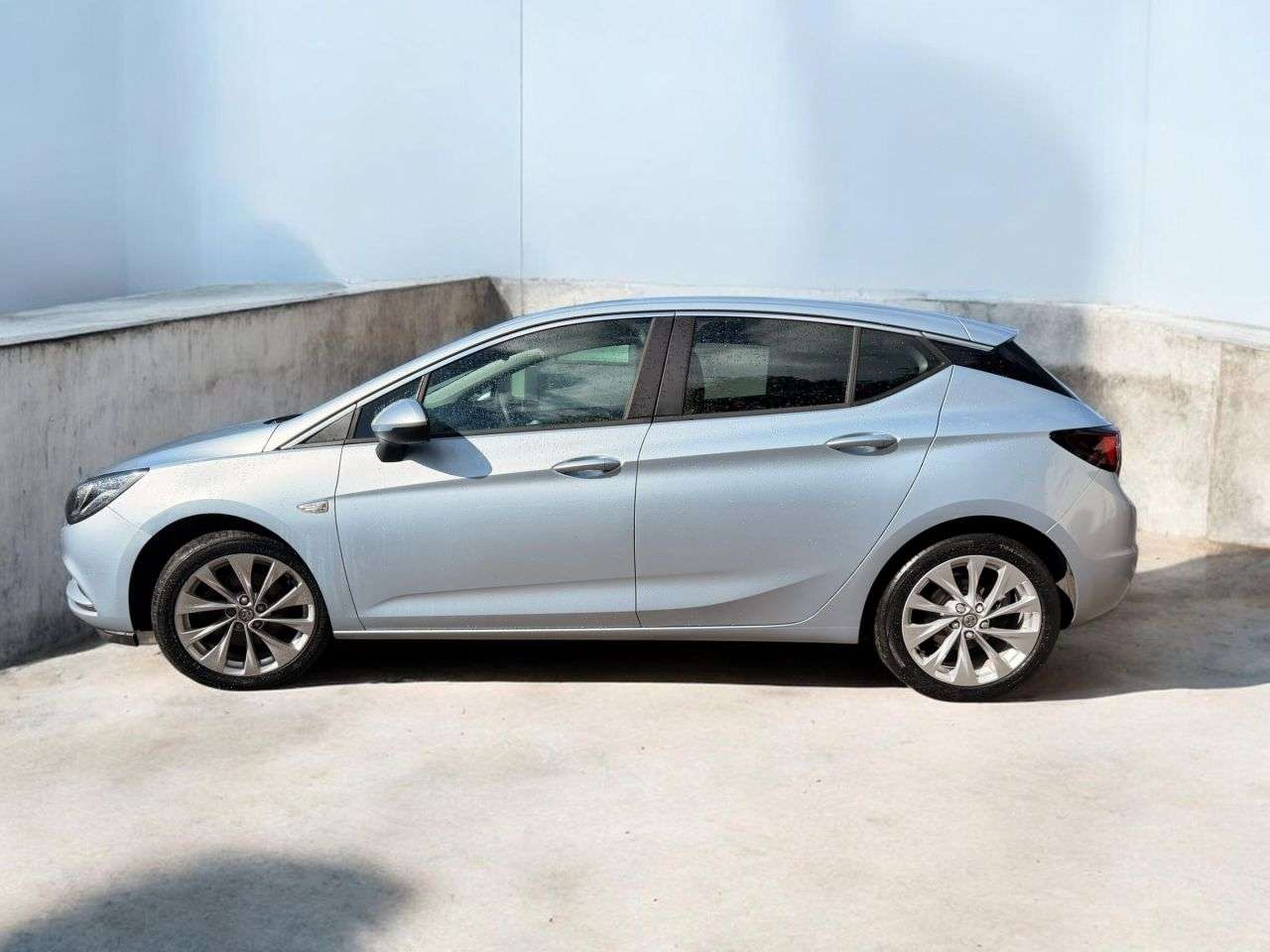 A 2016 VAUXHALL ASTRA 1.6 CDTi ecoFLEX Design Hatchback 5dr Diesel Manual Euro 6 (s/s) (110 ps) A 2016 VAUXHALL ASTRA 1.6 CDTi ecoFLEX Design Hatchback 5dr Diesel Manual Euro 6 (s/s) (110 ps)