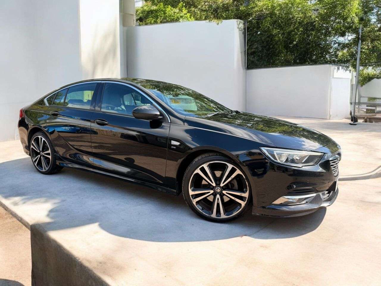 A 2018 VAUXHALL INSIGNIA 2.0 Turbo D BlueInjection SRi VX Line Nav Grand Sport 5dr Diesel Manual Eur A 2018 VAUXHALL INSIGNIA 2.0 Turbo D BlueInjection SRi VX Line Nav Grand Sport 5dr Diesel Manual Eur