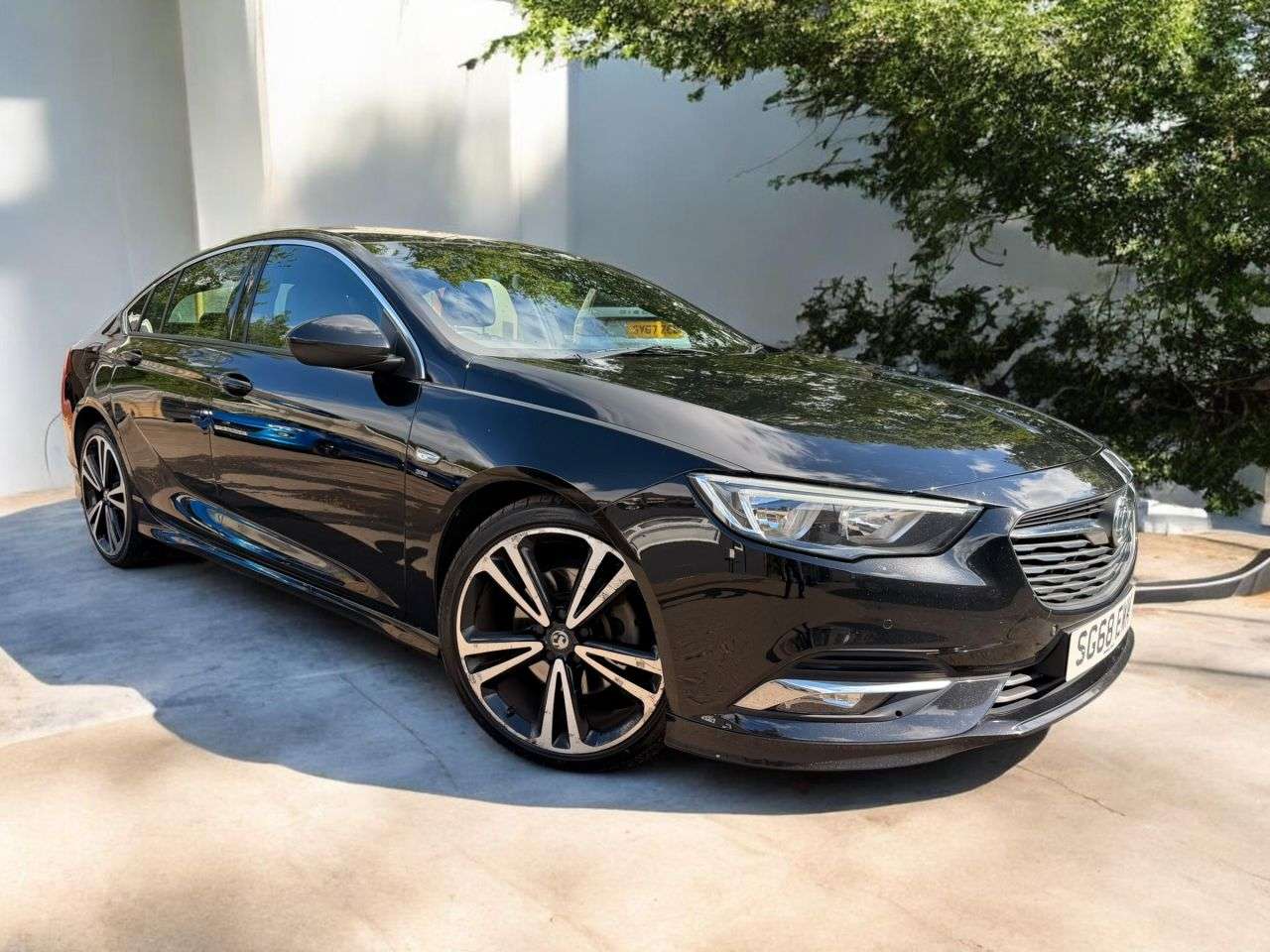 A 2018 VAUXHALL INSIGNIA 2.0 Turbo D BlueInjection SRi VX Line Nav Grand Sport 5dr Diesel Manual Eur A 2018 VAUXHALL INSIGNIA 2.0 Turbo D BlueInjection SRi VX Line Nav Grand Sport 5dr Diesel Manual Eur