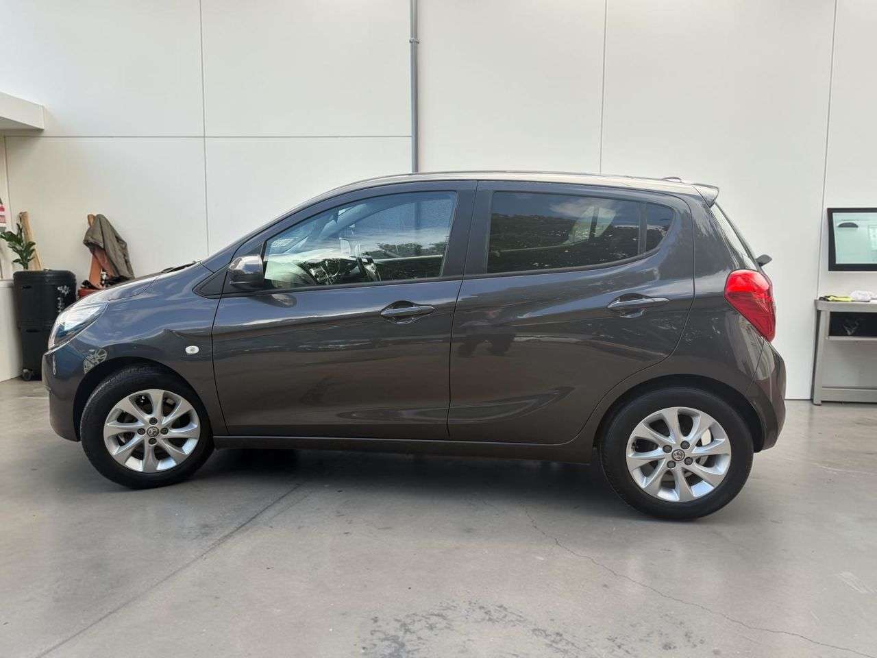 A 2016 VAUXHALL VIVA 1.0i SL Hatchback 5dr Petrol Manual Euro 6 (75 ps) *** ONLY GROUP 4 INSURAN A 2016 VAUXHALL VIVA 1.0i SL Hatchback 5dr Petrol Manual Euro 6 (75 ps) *** ONLY GROUP 4 INSURAN