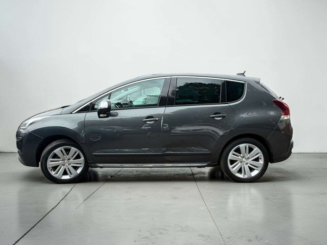 A 2016 PEUGEOT 3008 1.6 BlueHDi Allure SUV 5dr Diesel Manual Euro 6 (s/s) (120 ps) *** ONLY 1 F A 2016 PEUGEOT 3008 1.6 BlueHDi Allure SUV 5dr Diesel Manual Euro 6 (s/s) (120 ps) *** ONLY 1 F