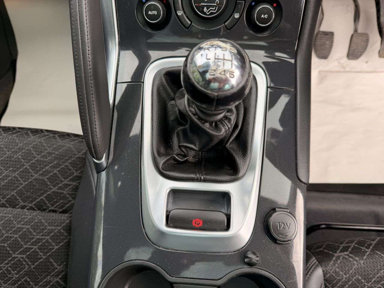 2016 PEUGEOT 3008 2016 PEUGEOT 3008