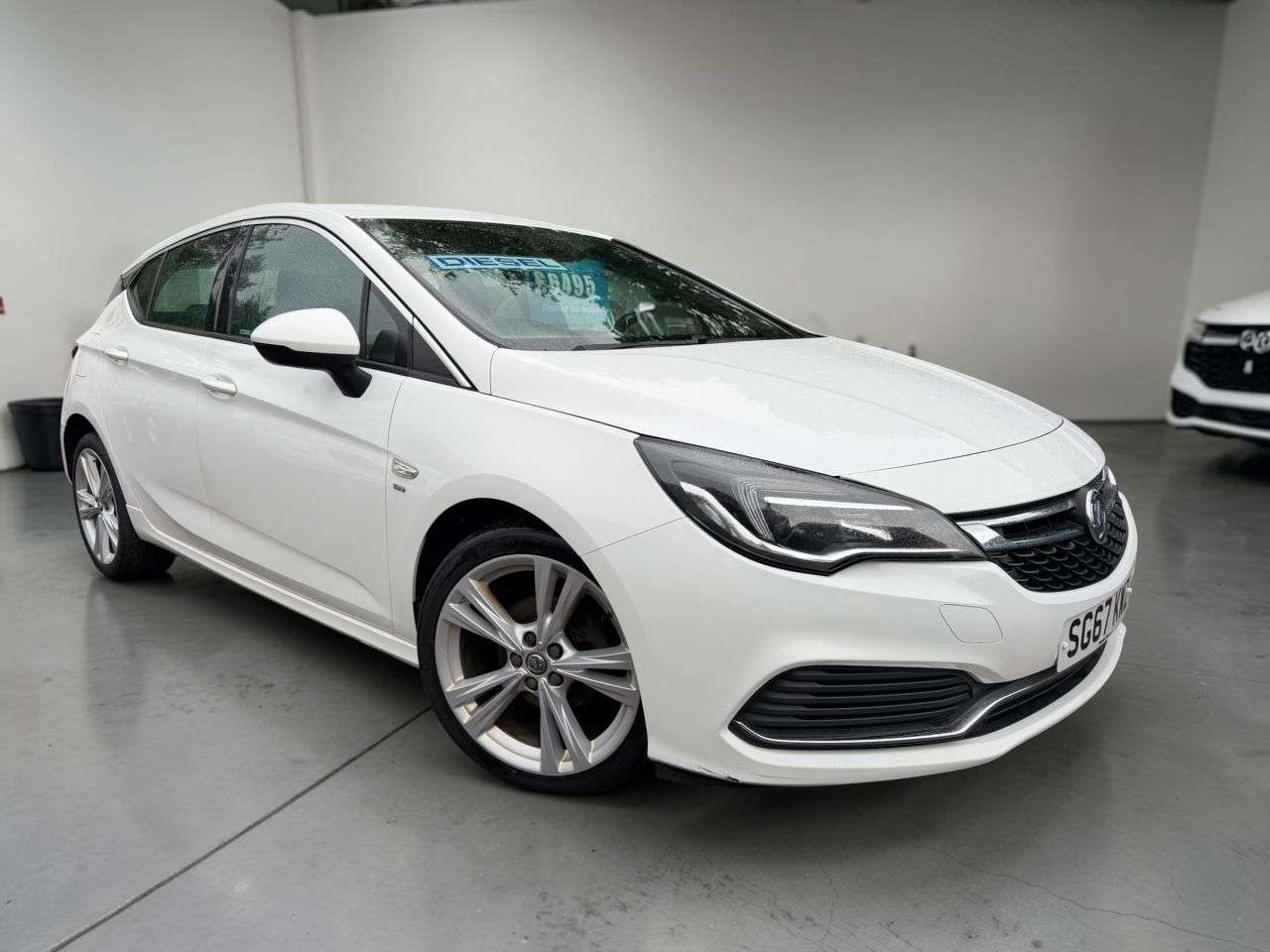 A 2017 VAUXHALL ASTRA 1.6 CDTi ecoTEC BlueInjection SRi VX Line Nav Hatchback 5dr Diesel Manual E A 2017 VAUXHALL ASTRA 1.6 CDTi ecoTEC BlueInjection SRi VX Line Nav Hatchback 5dr Diesel Manual E