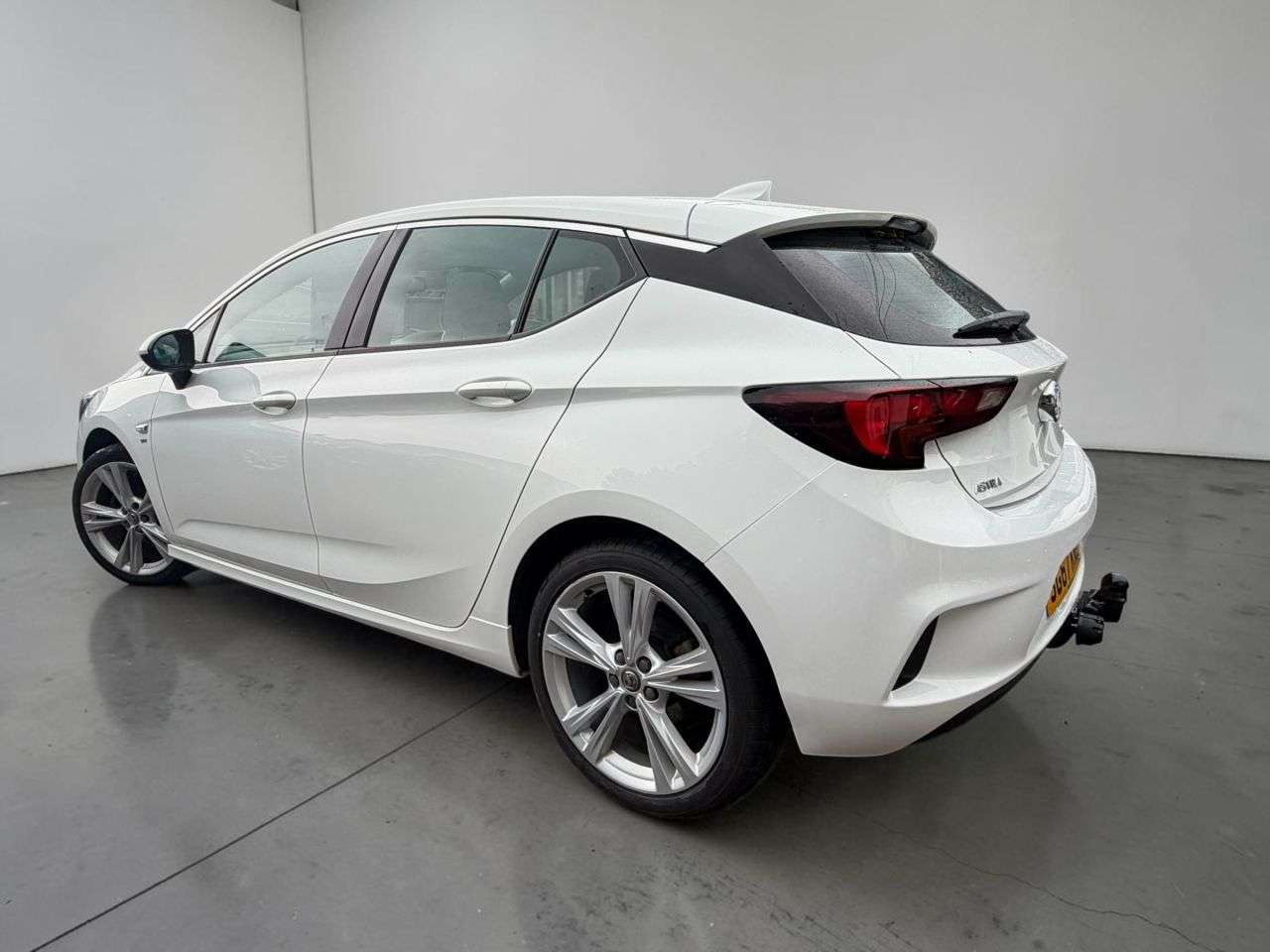 A 2017 VAUXHALL ASTRA 1.6 CDTi ecoTEC BlueInjection SRi VX Line Nav Hatchback 5dr Diesel Manual E A 2017 VAUXHALL ASTRA 1.6 CDTi ecoTEC BlueInjection SRi VX Line Nav Hatchback 5dr Diesel Manual E