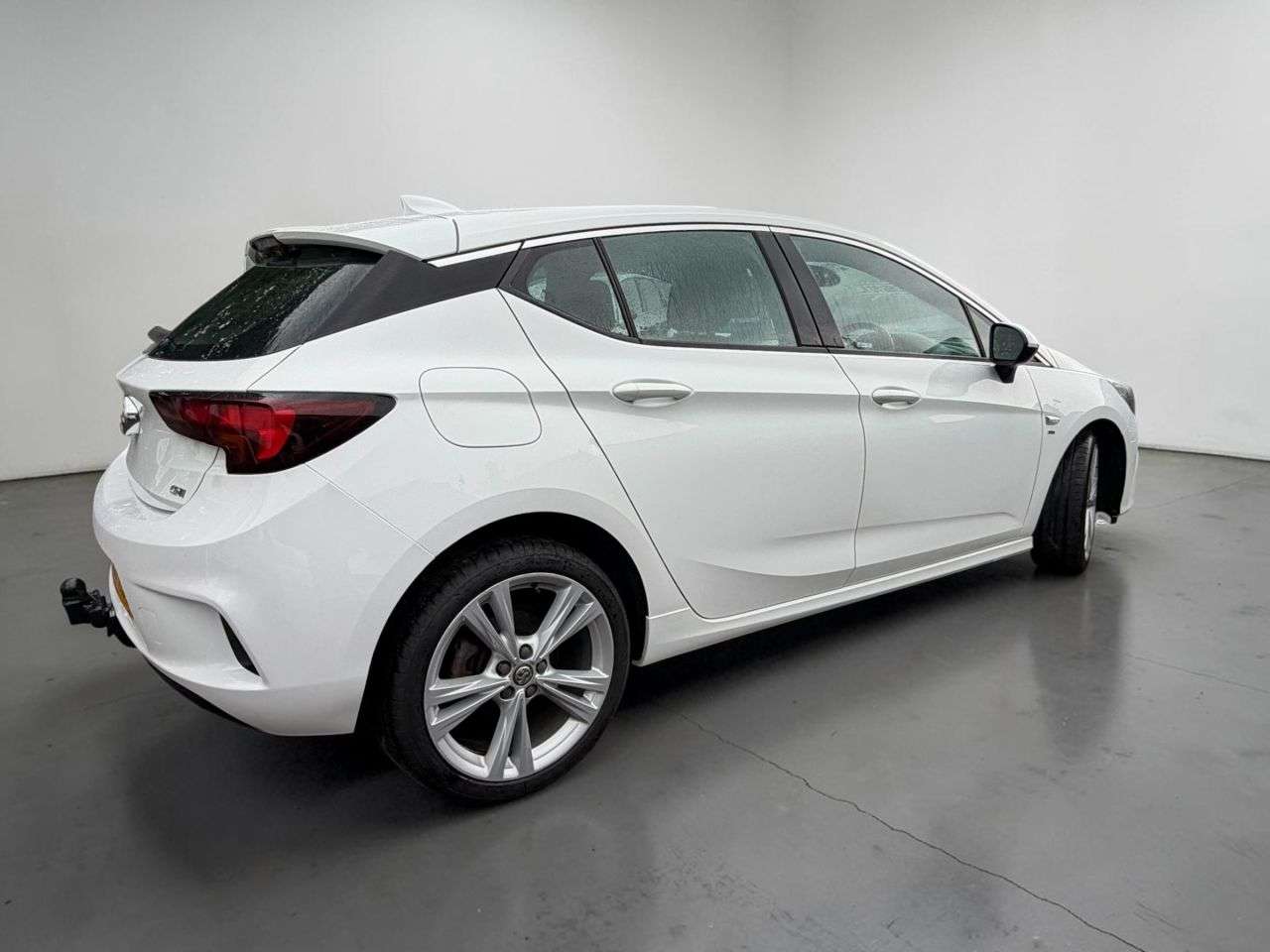 A 2017 VAUXHALL ASTRA 1.6 CDTi ecoTEC BlueInjection SRi VX Line Nav Hatchback 5dr Diesel Manual E A 2017 VAUXHALL ASTRA 1.6 CDTi ecoTEC BlueInjection SRi VX Line Nav Hatchback 5dr Diesel Manual E
